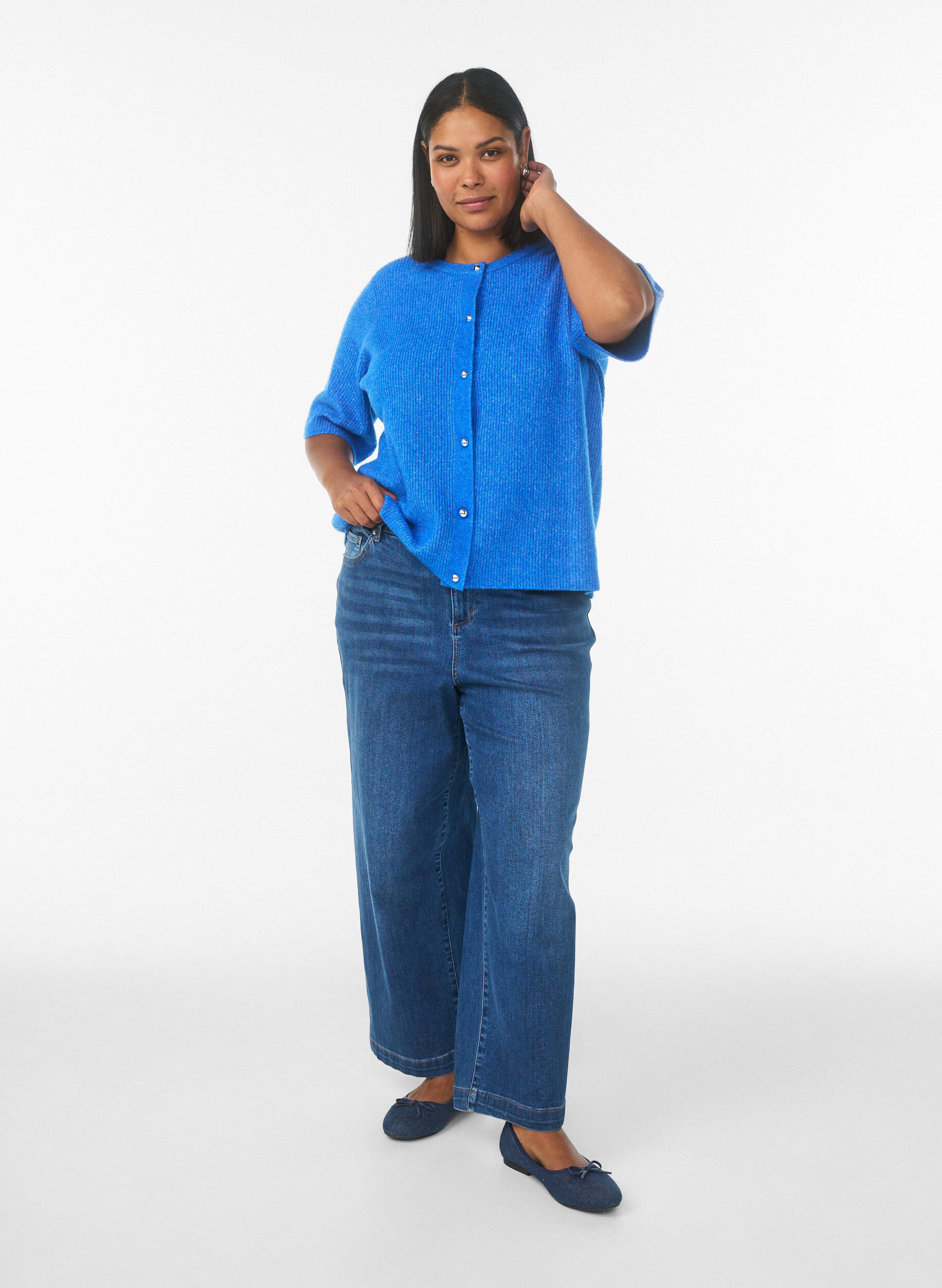 Zizzi Gebreid vest met korte mouwen en glanzende knoopjes, Blauw, Model image number 1