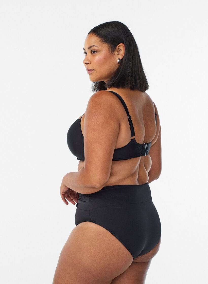 Bikini top met beugel en plooien, Zwart, Model image number 2