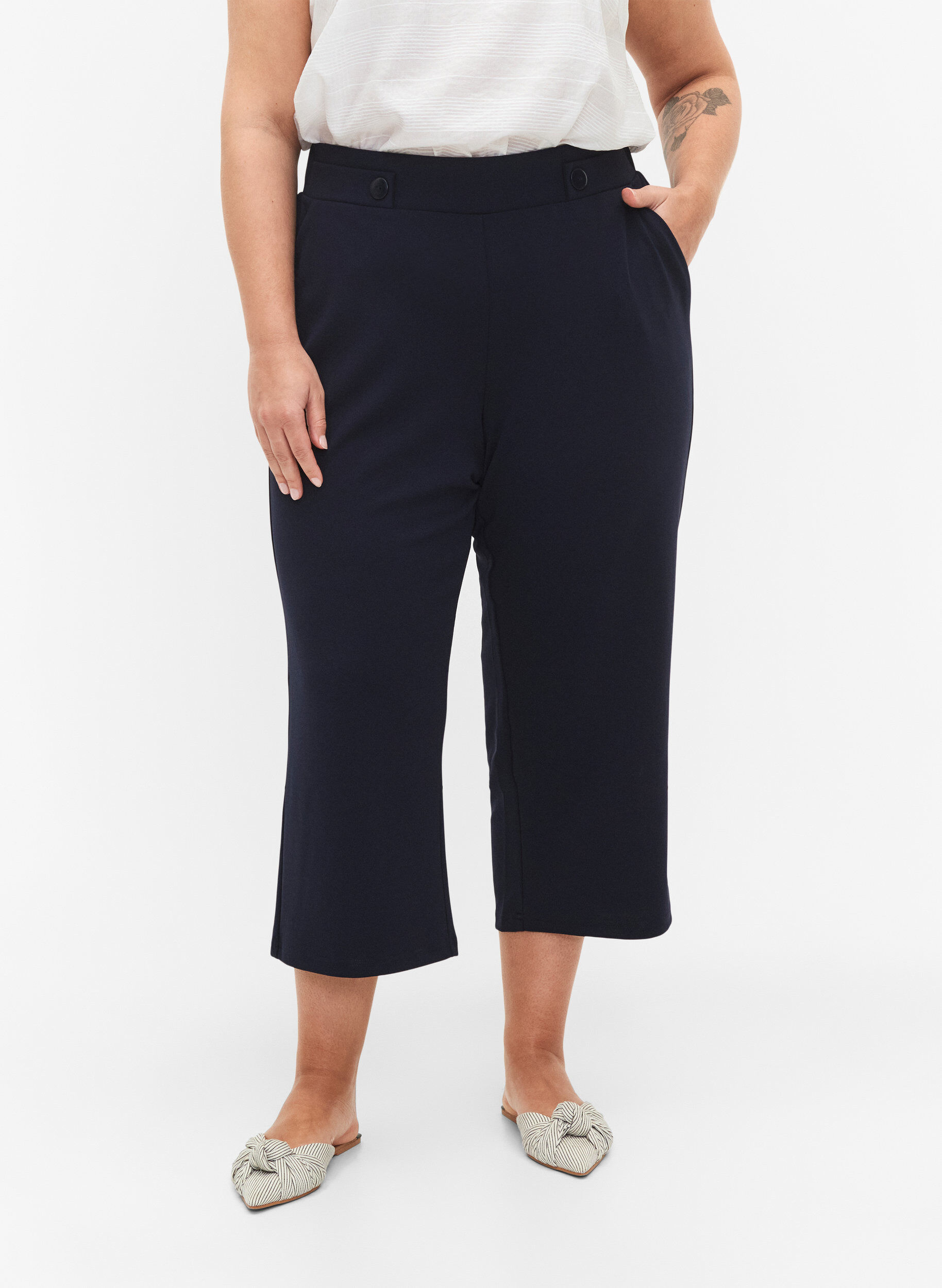 Zizzi 7/8 broek met losse pasvorm, Blauw, Model image number 3