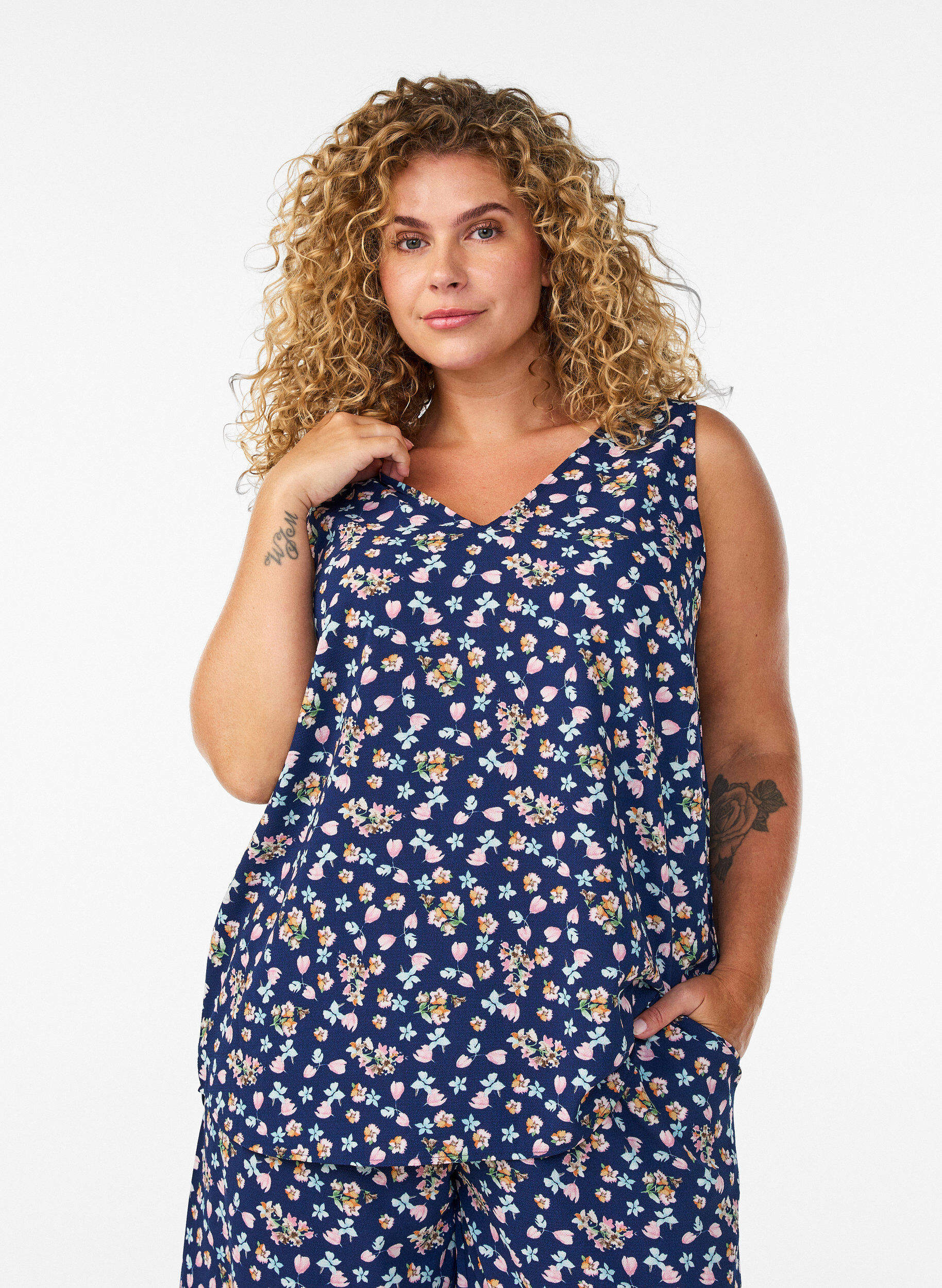 ZizziTop met print en V-hals, Blauw, Model image number 0
