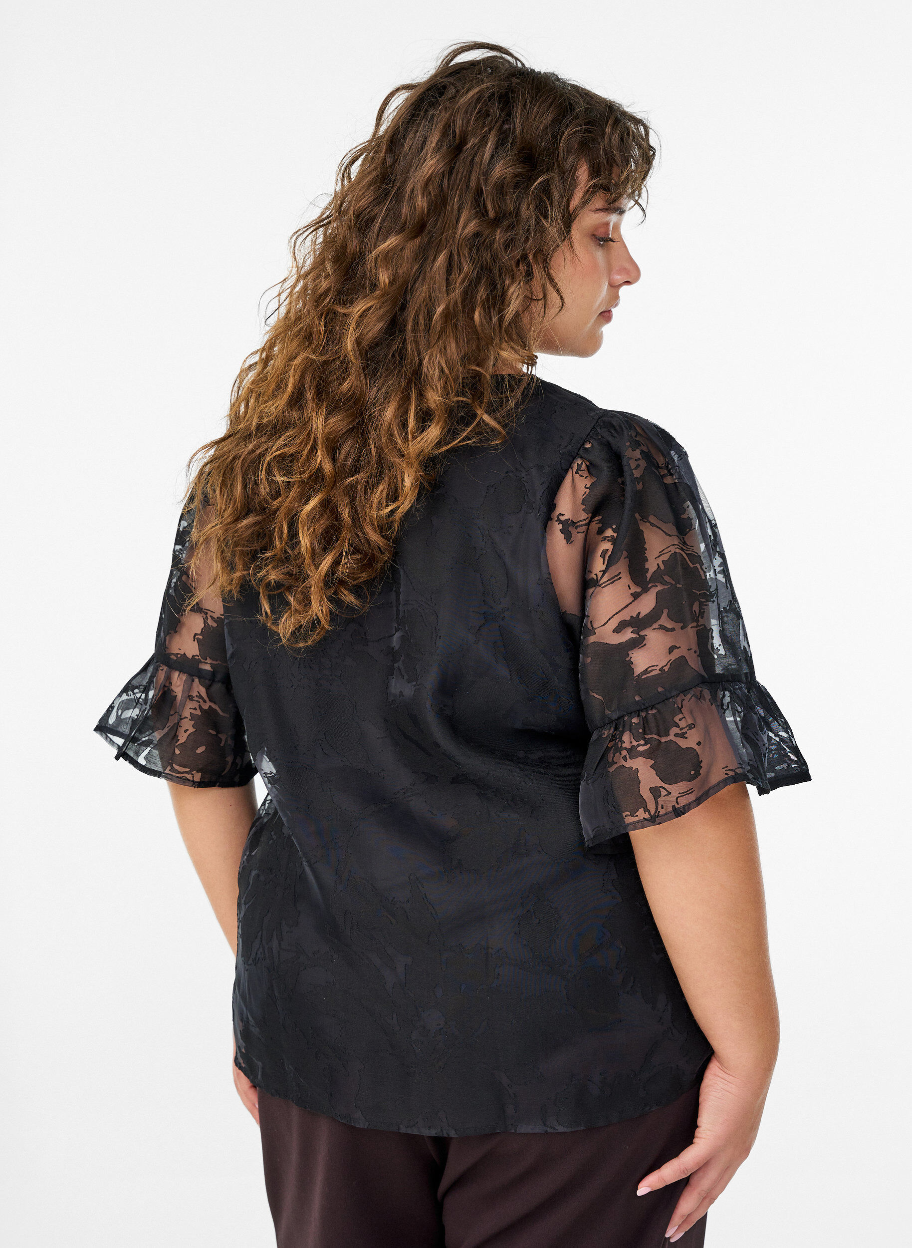 Zizzi Feestelijke blouse in organza-look met ton-sur-ton patroon, Zwart, Model image number 2