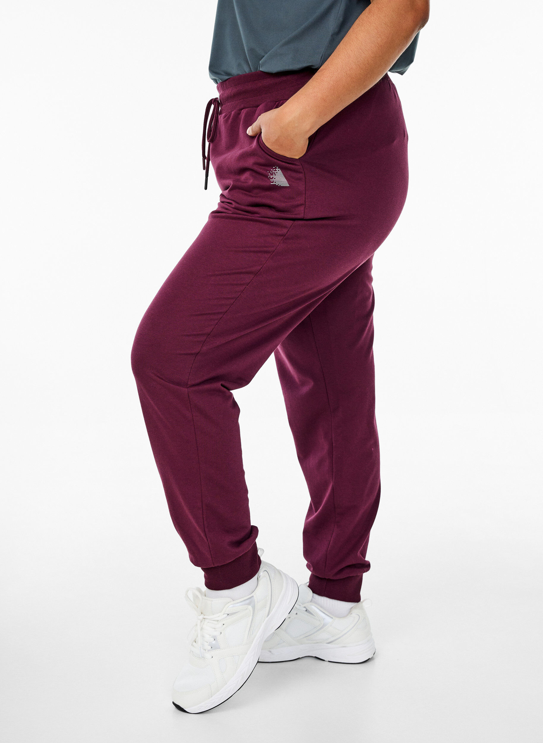 ZizziLosse trainingsbroek met zakken, Rood, Model image number 0