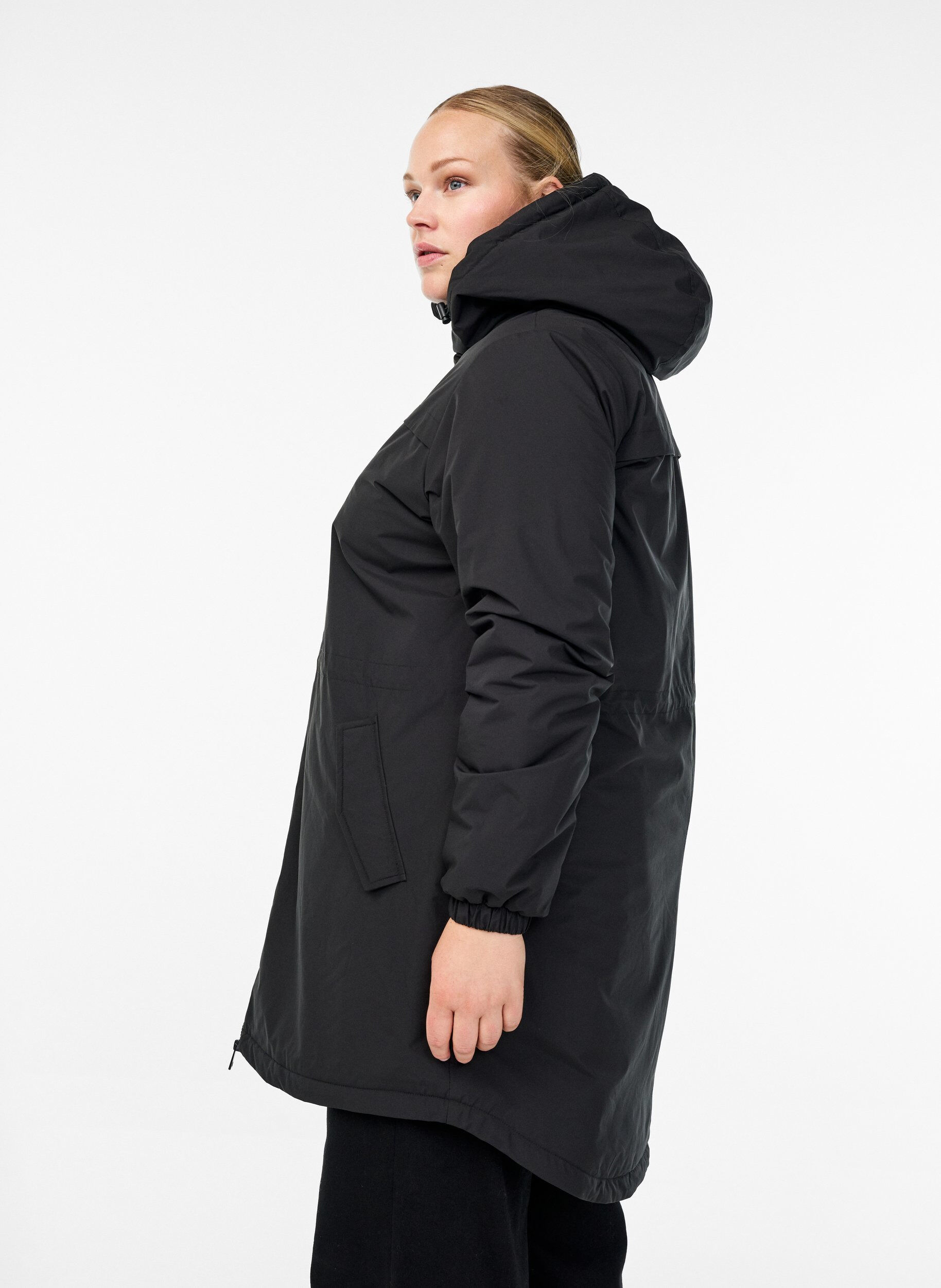 Zizzi Lichtgewicht gewatteerde parka met een capuchon, Zwart, Model image number 3