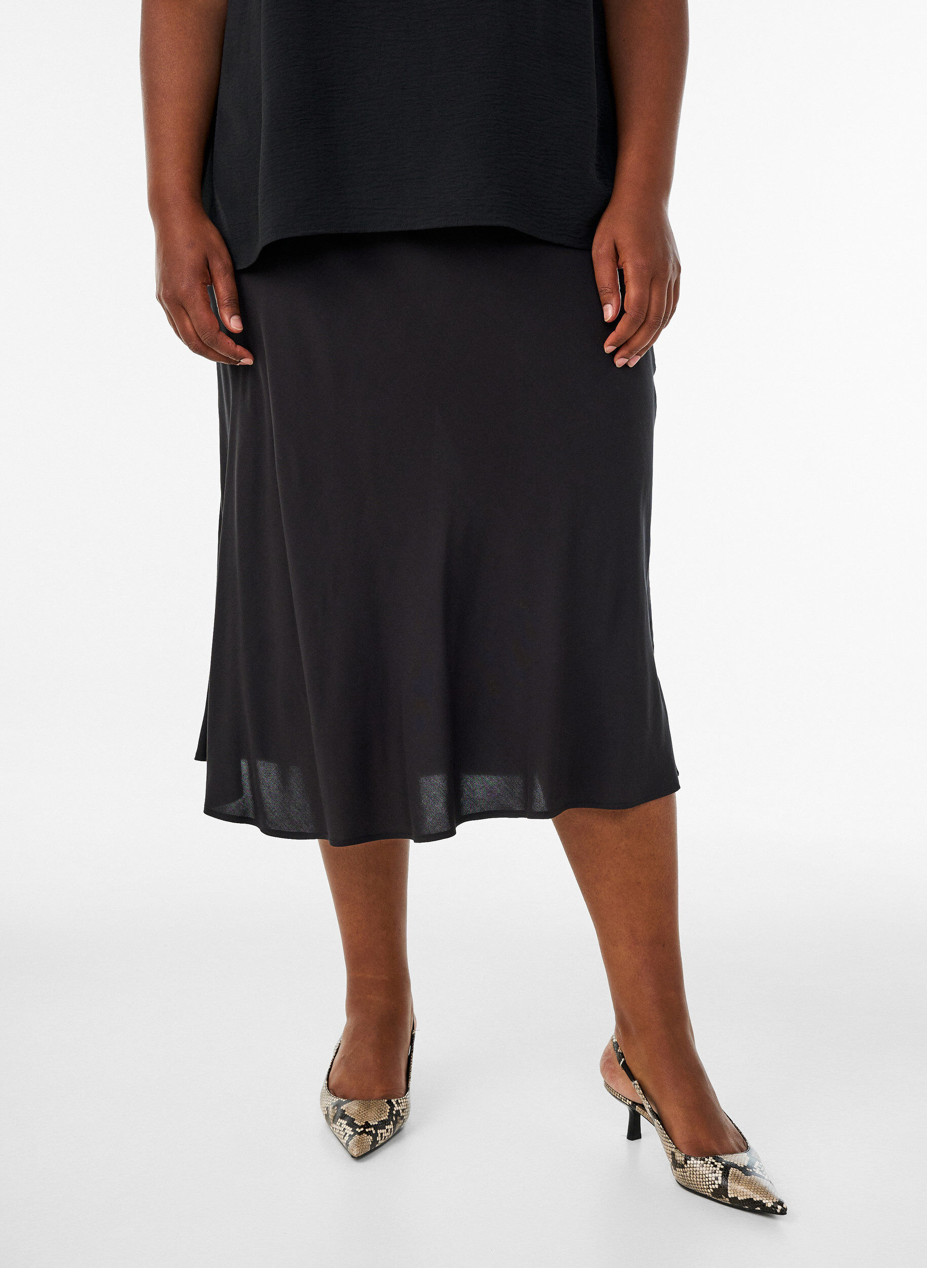 Viscose rok met een elastische taille, Zwart, Model
