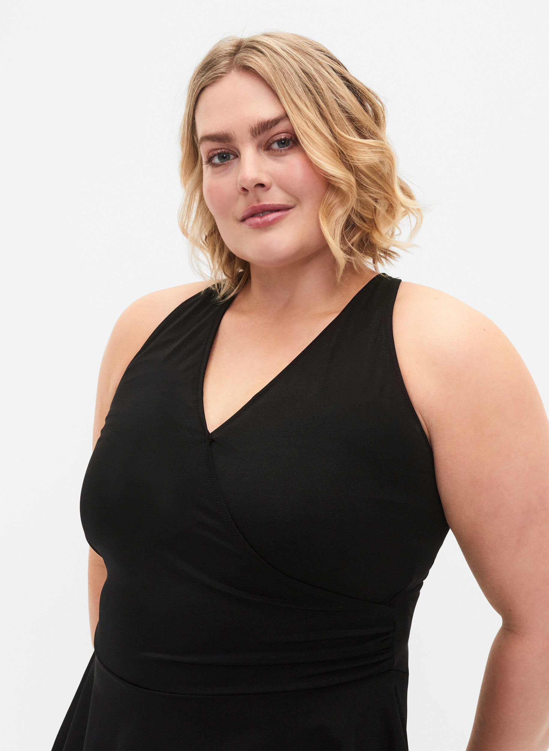 Zizzi Badpak met gekruiste rug en rok, Black, Model image number 2