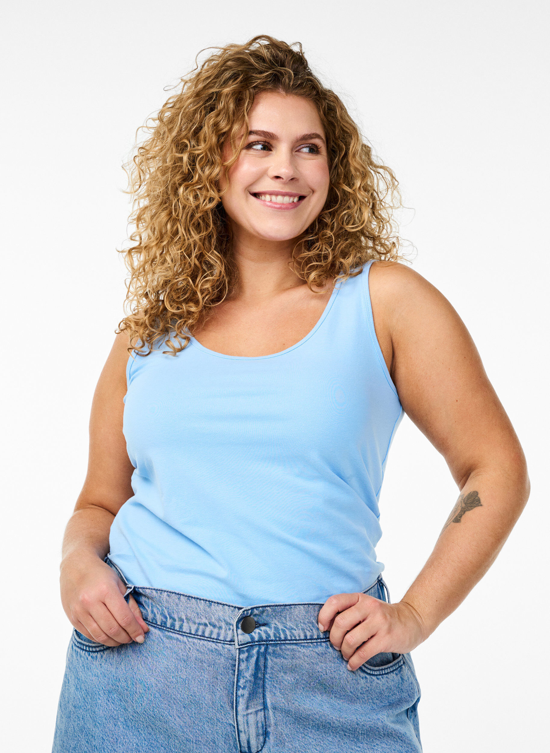 Zizzi Solide kleur basis top in katoen, Blauw, Model image number 0