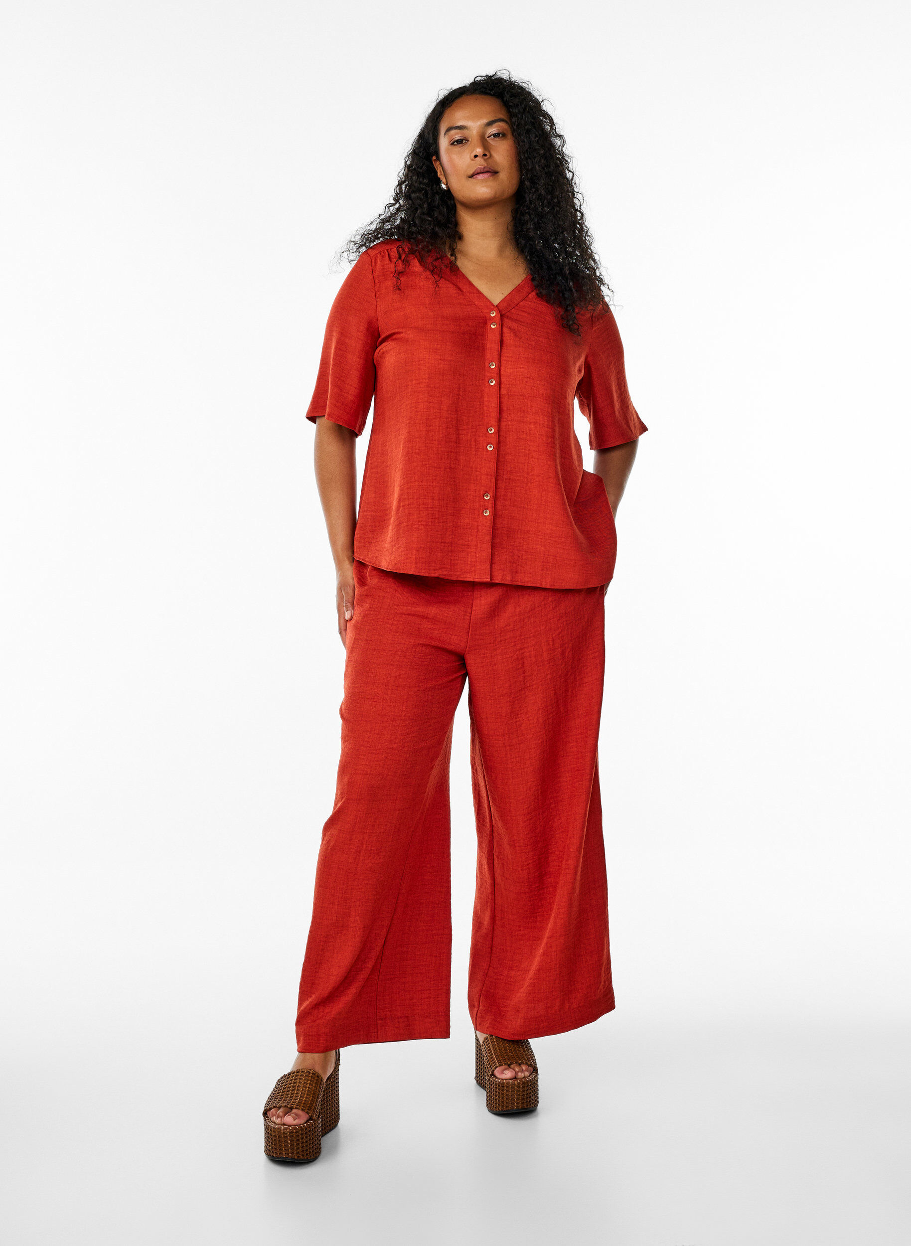 ZizziLosse broek met elastische tailleband en zakken, Rood, Model image number 0