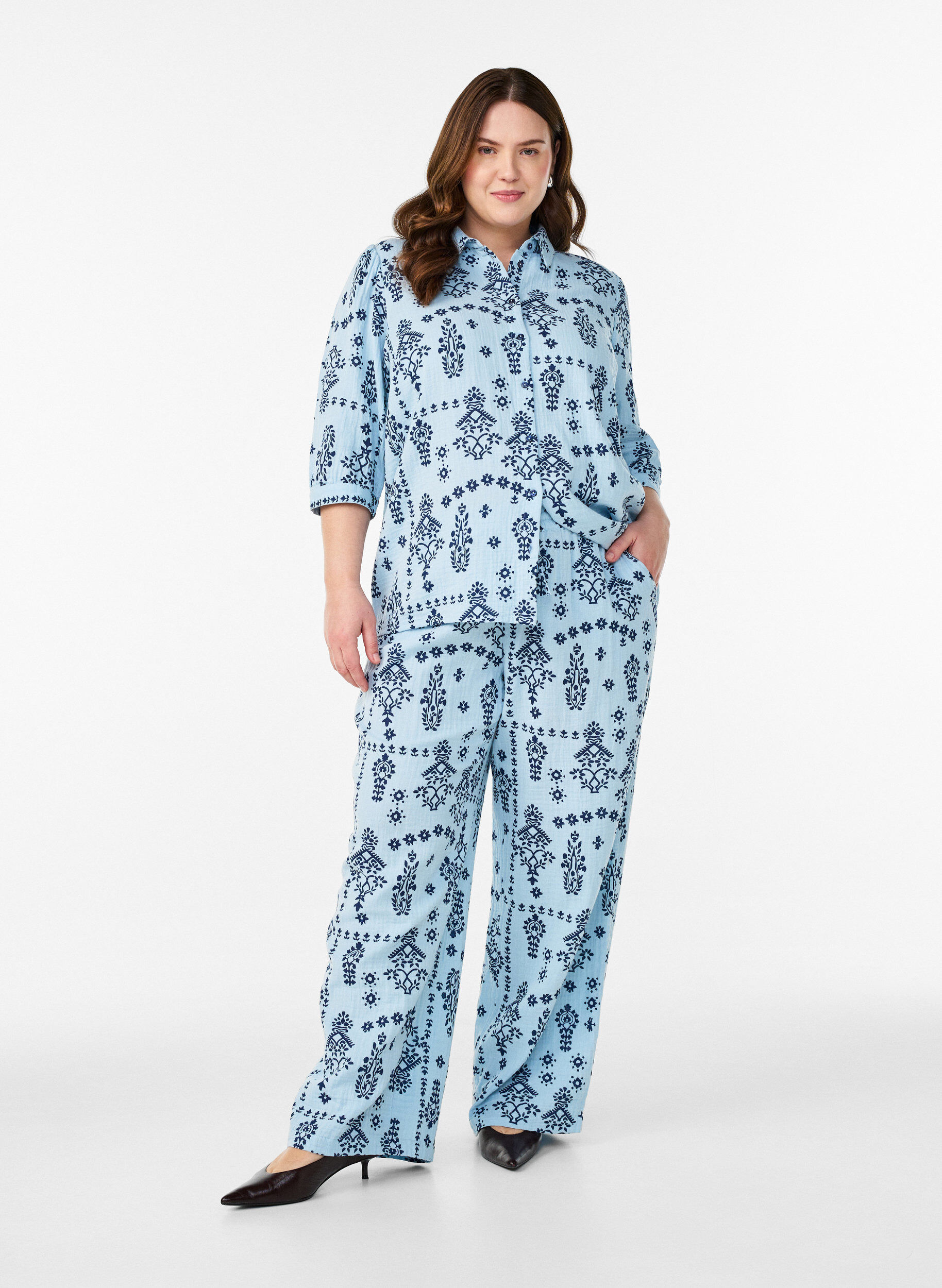 Losse broek in katoenen mousseline met stippen, Blauw, Model