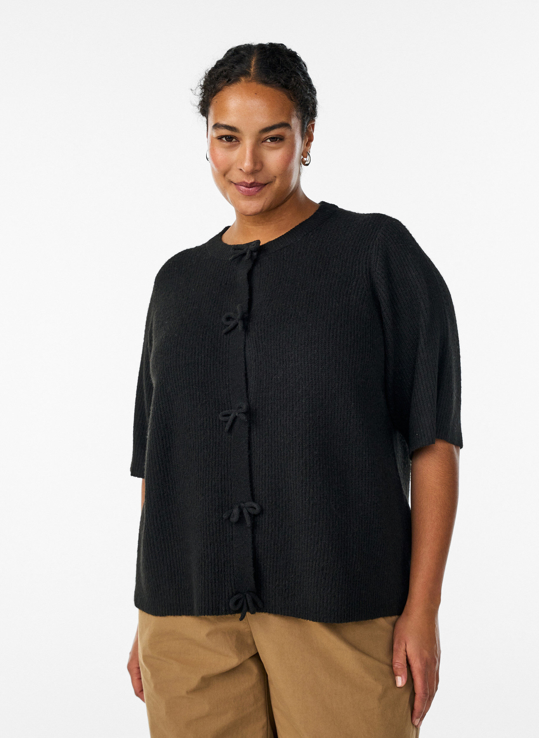 Zizzi Gebreid vest met korte mouwen en strikjes, Zwart, Model image number 0