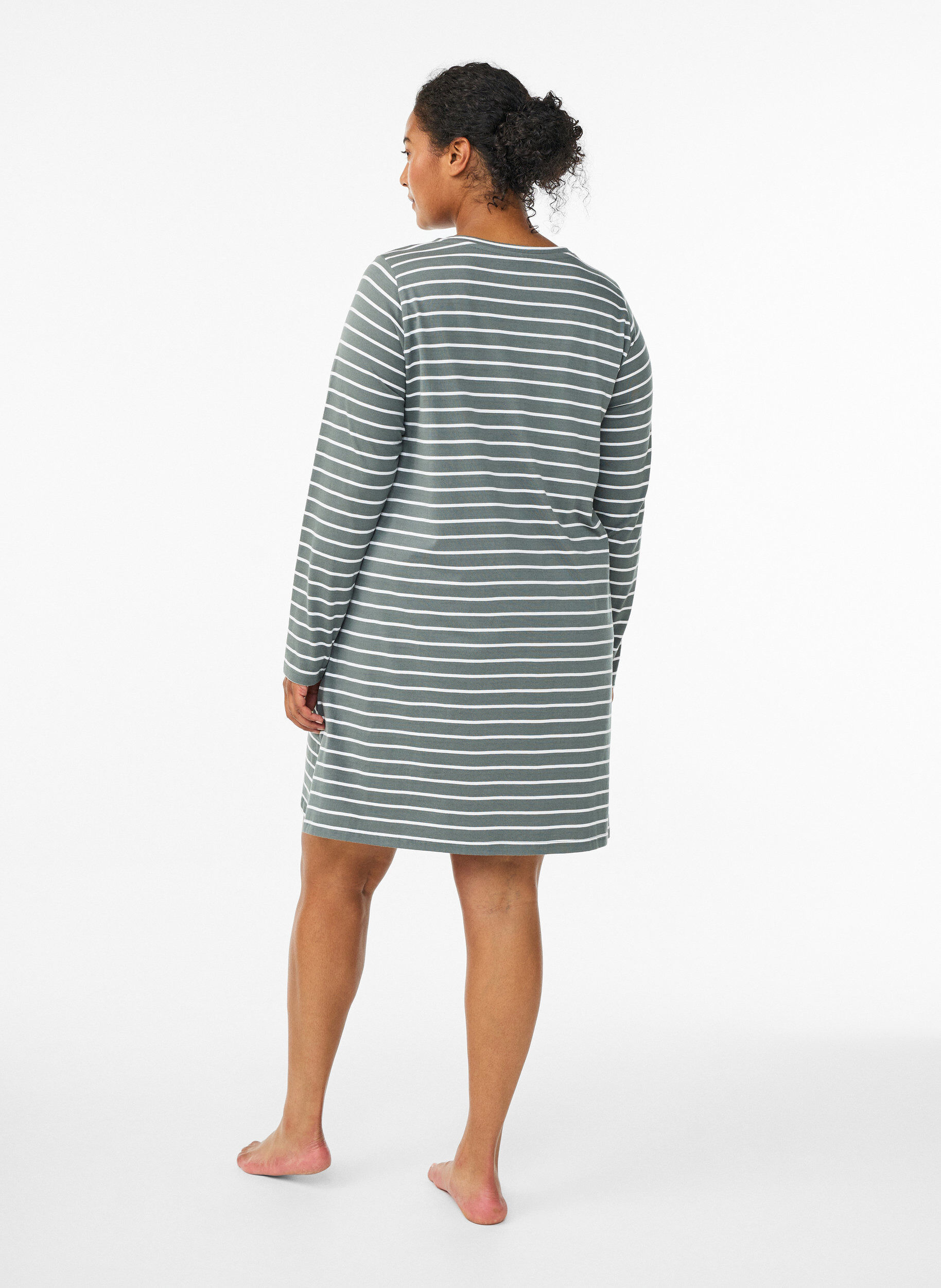 Zizzi Gestreepte nachthemd in biologisch katoen, Groen, Model image number 2