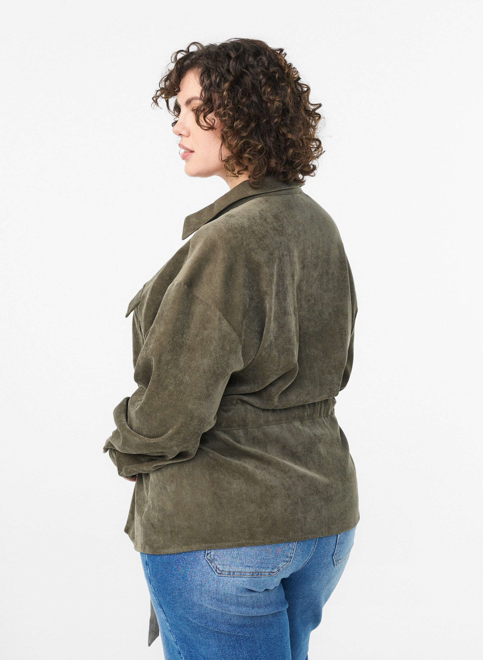 Zizzi Corduroy shacket met strikceintuur en zakken, Groen, Model image number 2