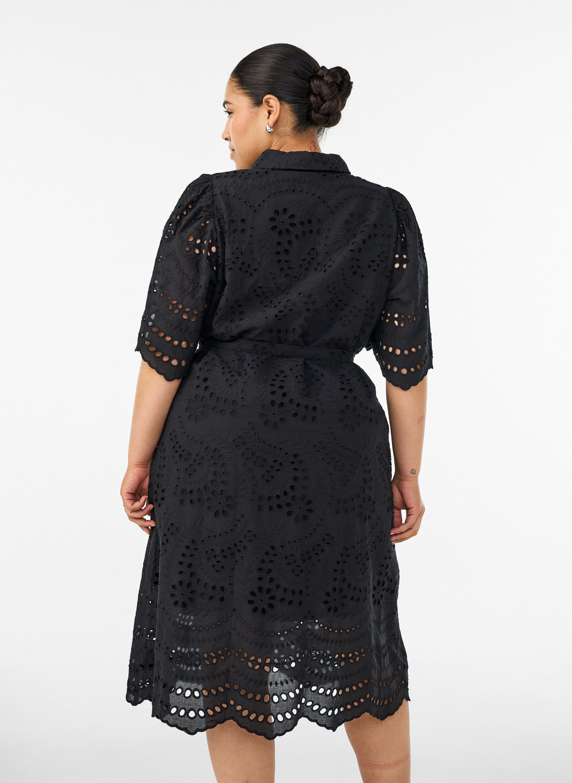 ZizziBlousejurk in broderie anglaise met strikceintuur, Zwart, Model image number 2