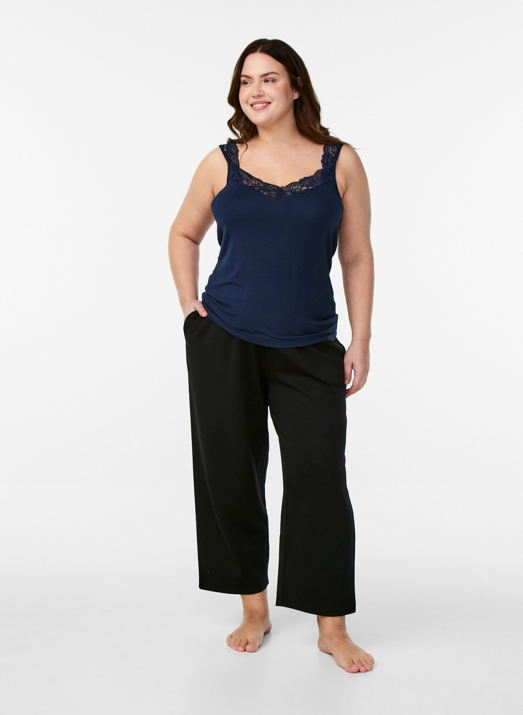 Zizzi Viscose top met kanten afwerking, Blauw, Model image number 1