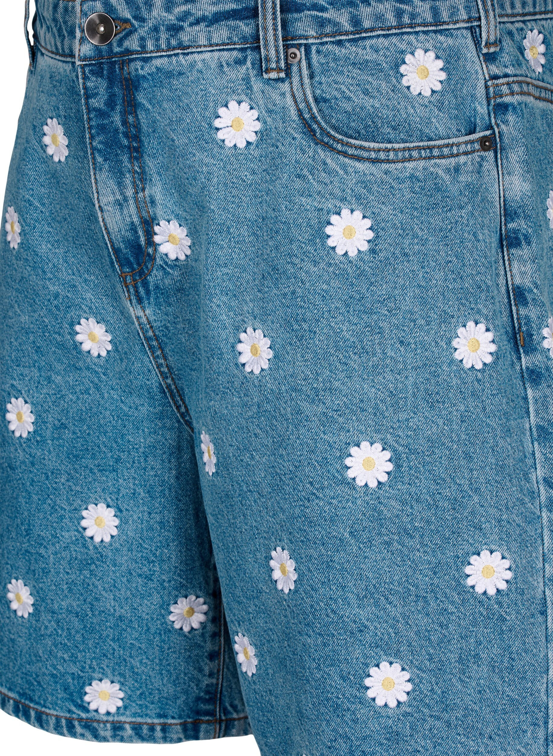 Zizzi Mille korte broek met hoge taille en geborduurde bloemen, L.B. Flower, Packshot image number 2