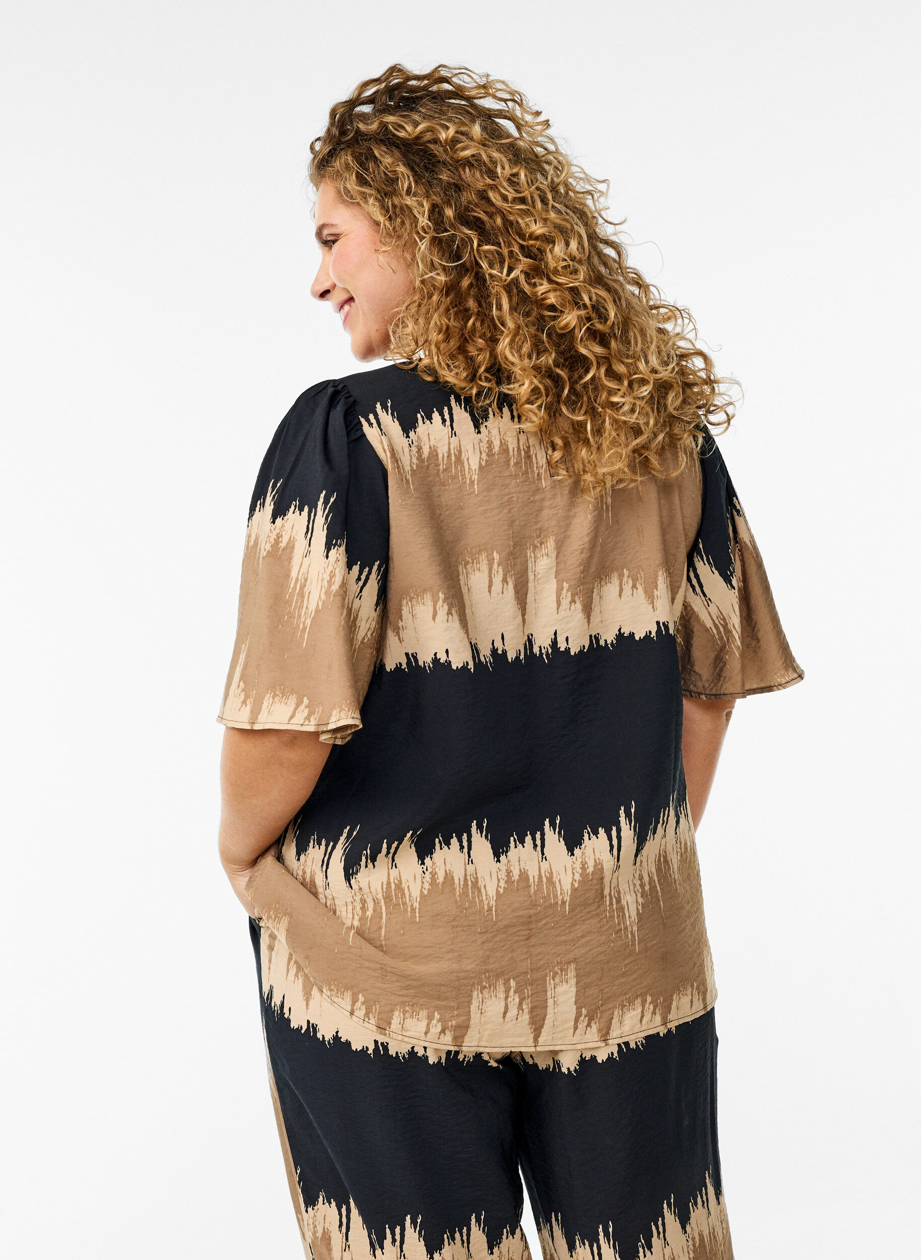 Zizzi Blouse met wijde mouwen en grafische print, Zwart, Model image number 2