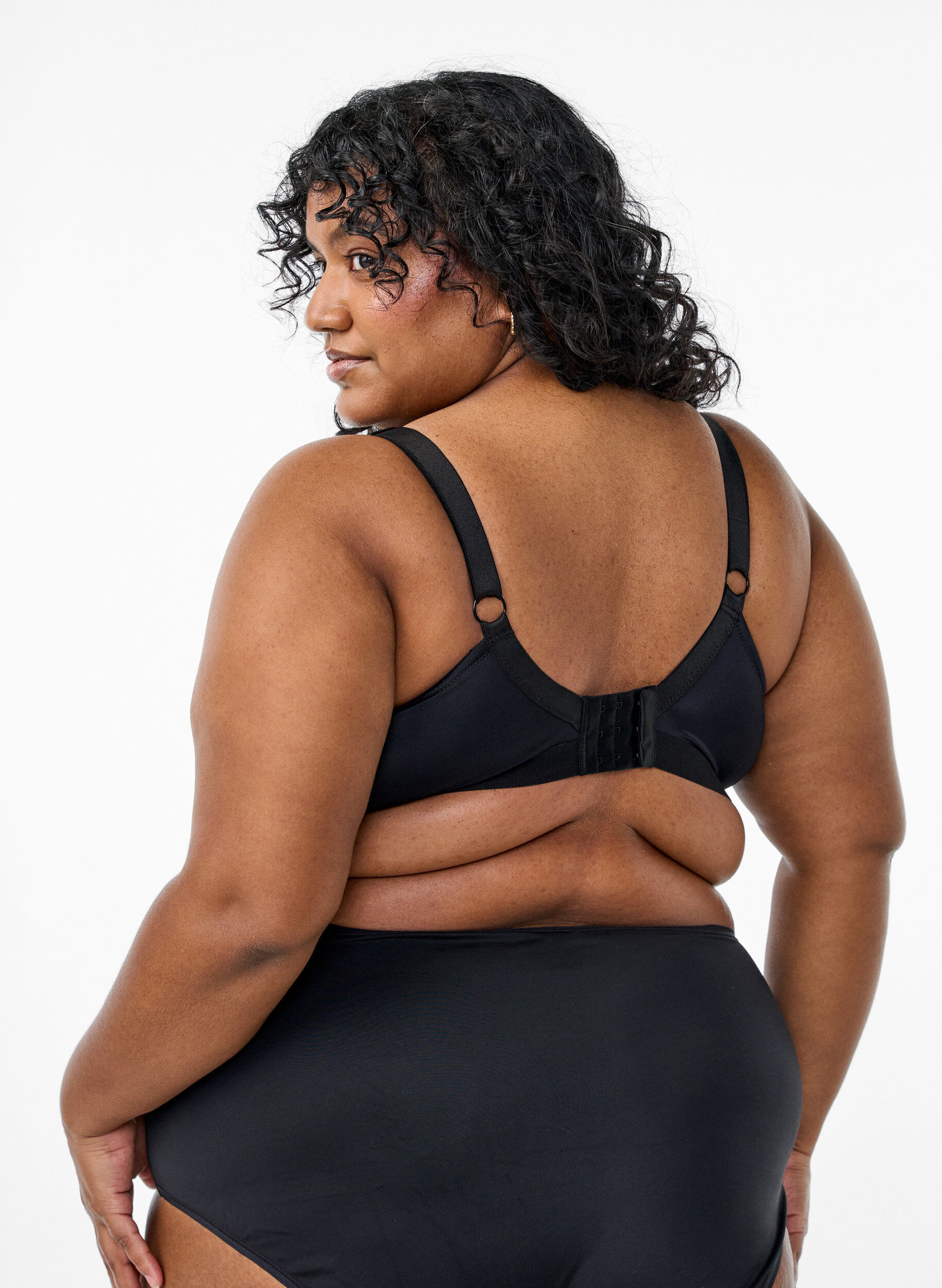 Zizzi Draadloze bh met kant, Zwart, Model image number 2