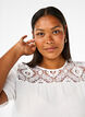 Blouse van viscose met korte mouwen en kant detail, Bright White, Model image number 2