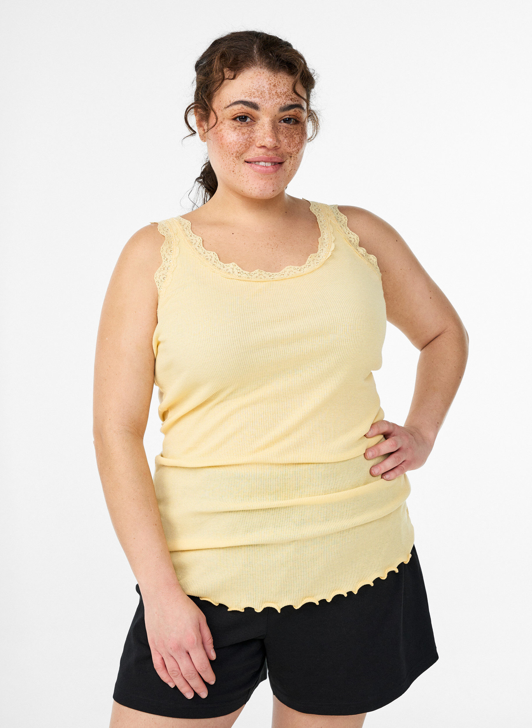 Top met kanten afwerking, Geel, Model