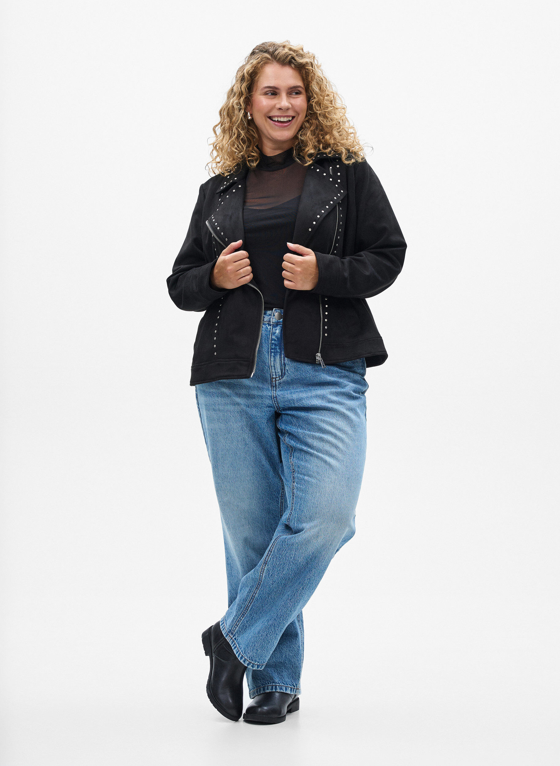 Zizzi Imitatie su&egrave;de bikerjack met studs, Zwart, Model image number 1