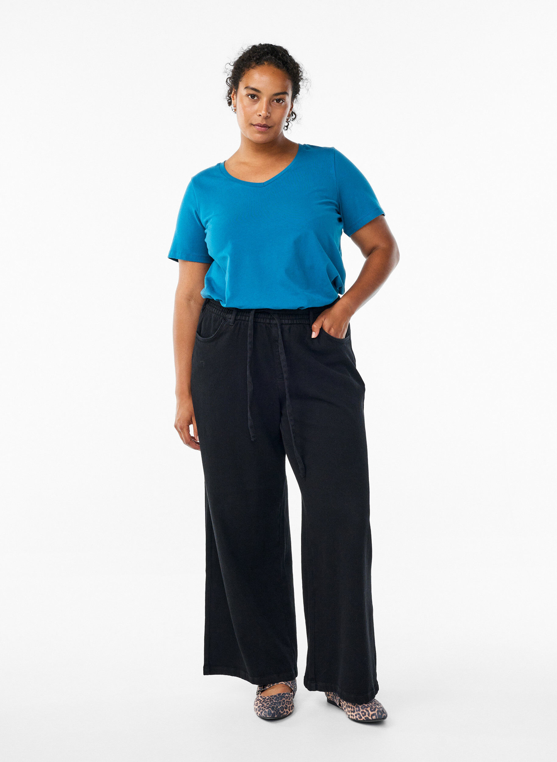 Zizzi Effen basic katoenen T-shirt, Blauw, Model image number 1