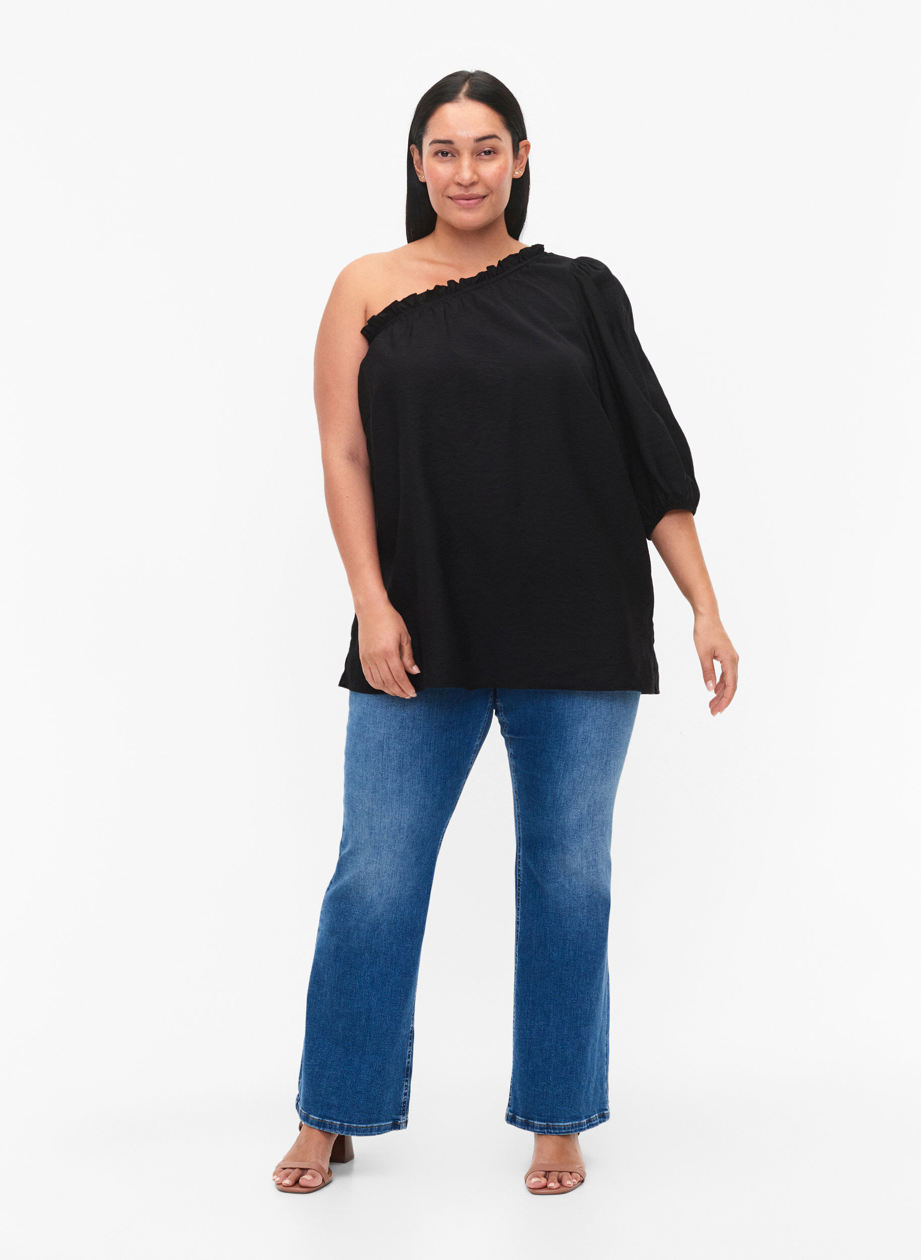 Zizzi One-shoulder blouse in viscose, Zwart, Model image number 1