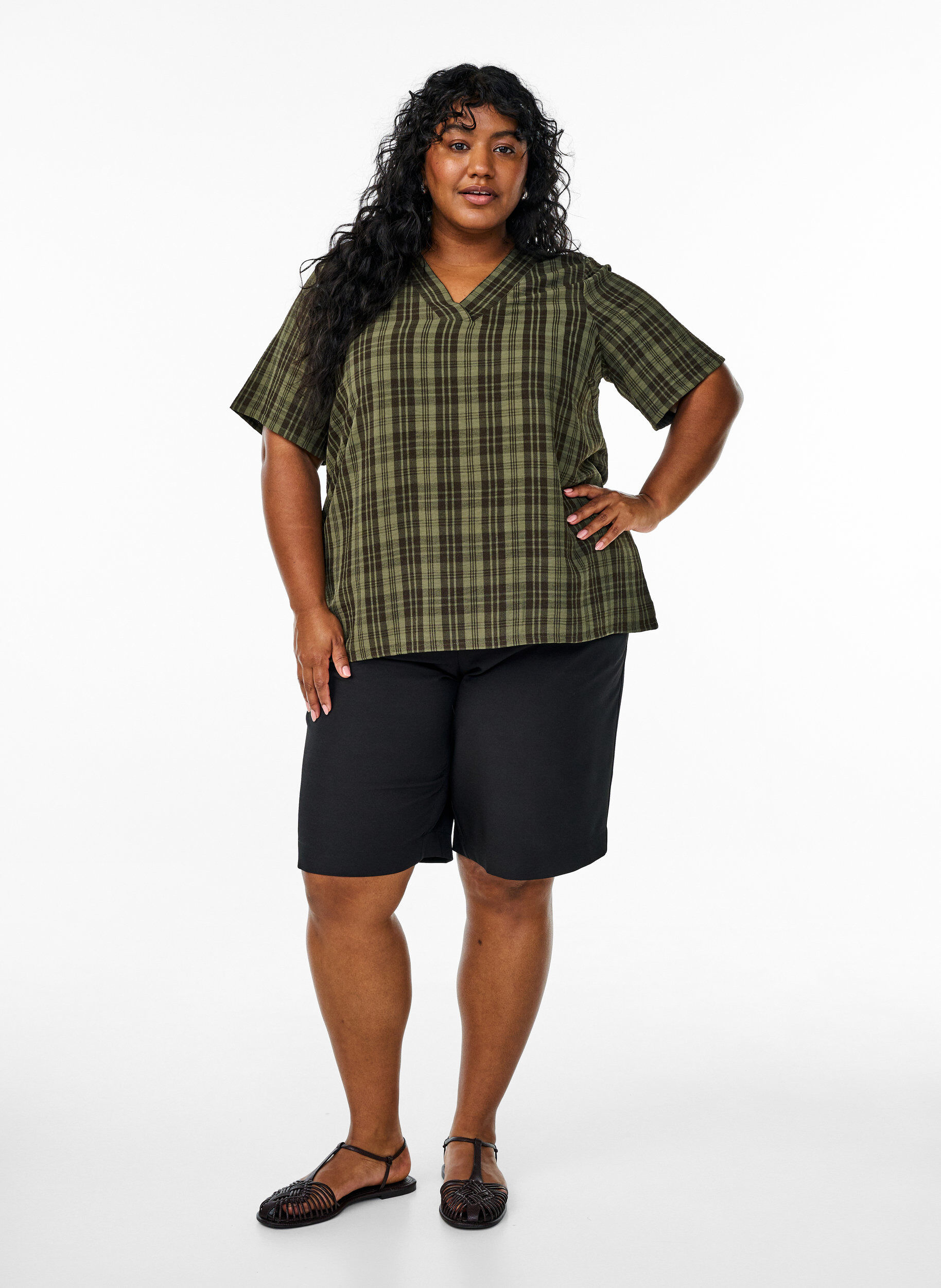 Zizzi Blouse met ruitjesmotief en V-hals, Groen, Model image number 1