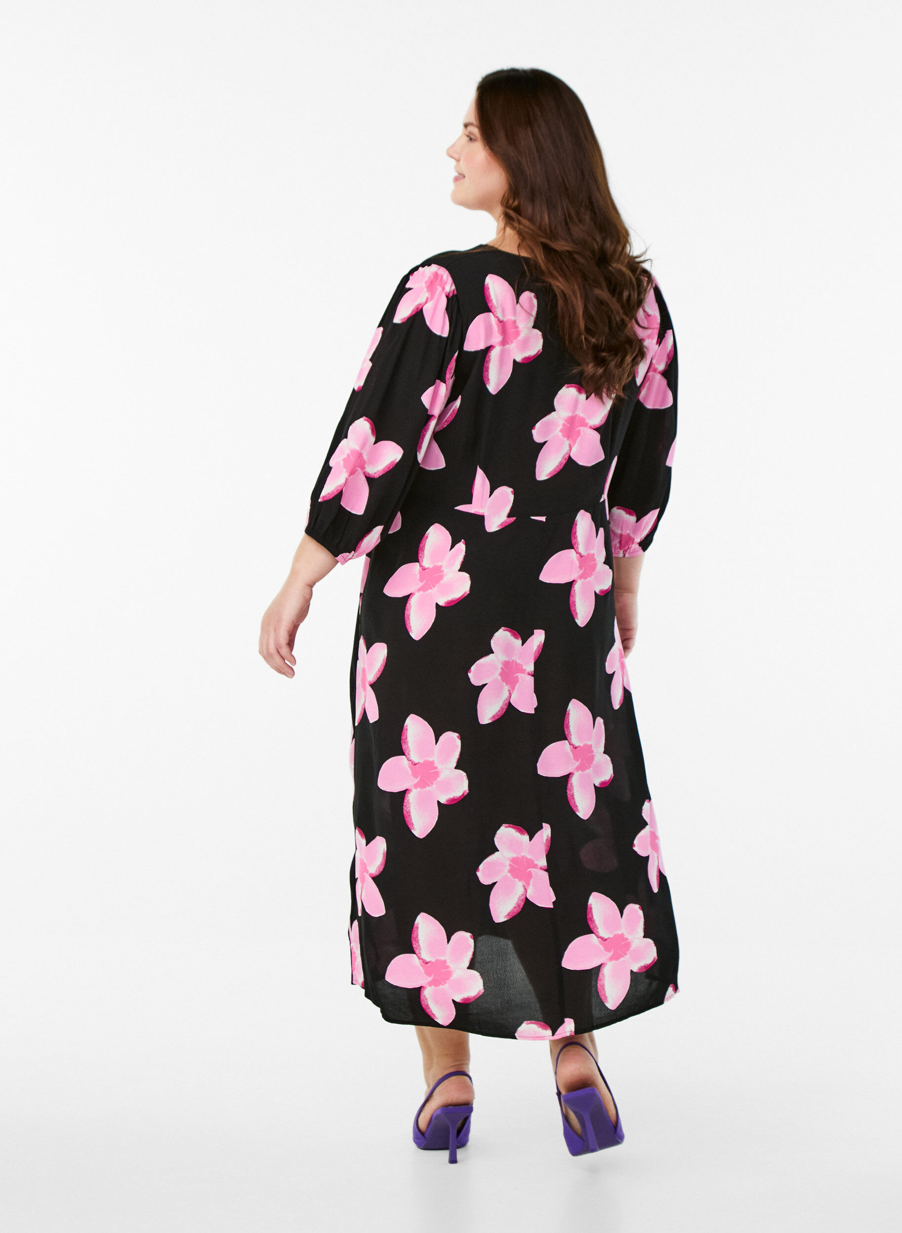 Zizzi Midi-jurk met bloemenprint en 3/4 mouwen, Zwart, Model image number 2