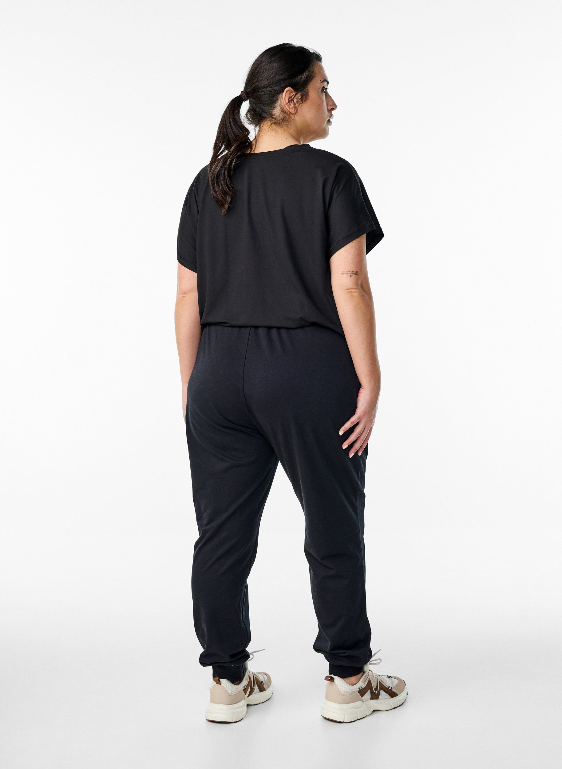 Zizzi Losse trainingsbroek met zakken, Zwart, Model image number 2