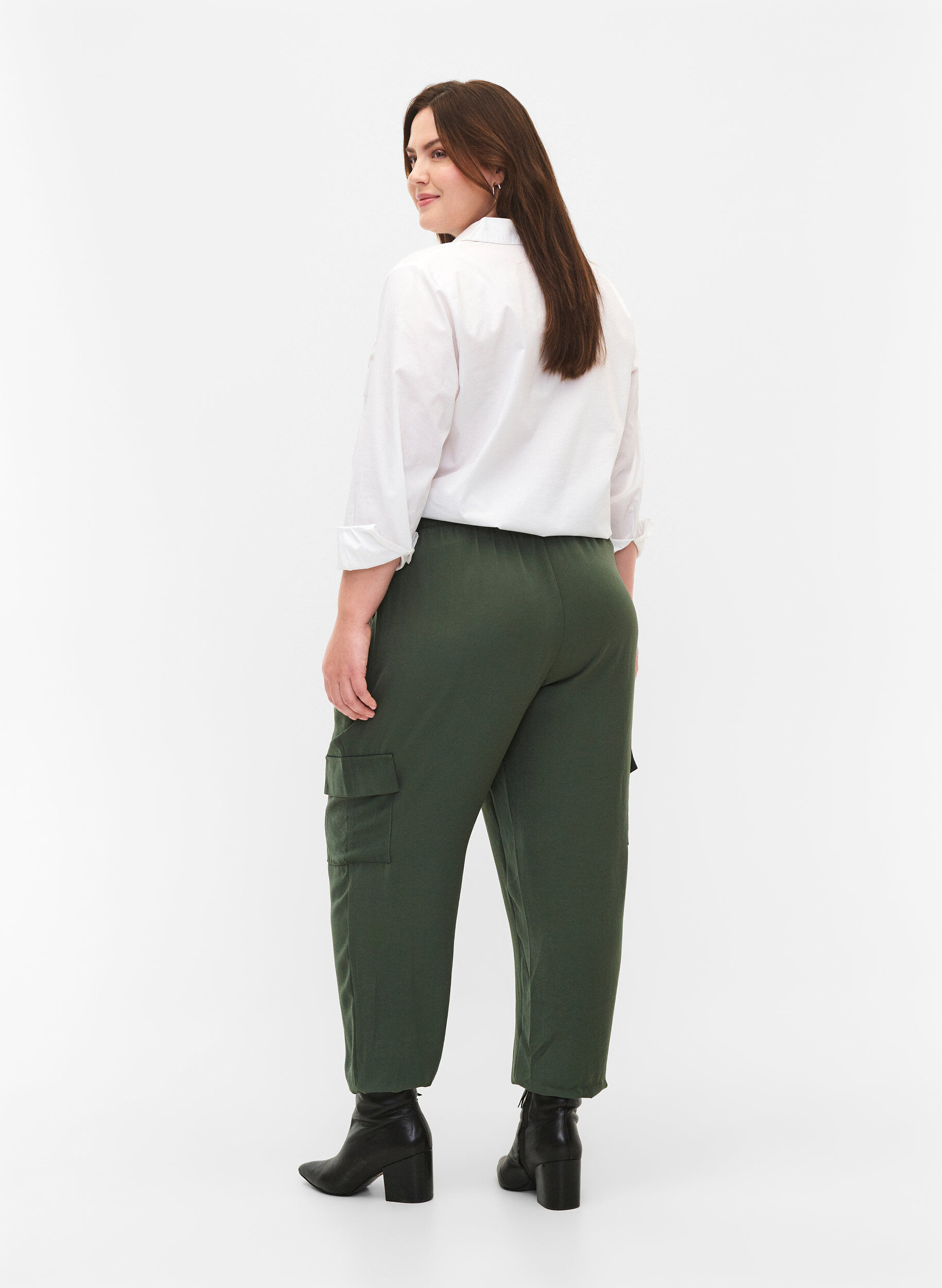 Zizzi Broek met cargozakken, Thyme, Model image number 1