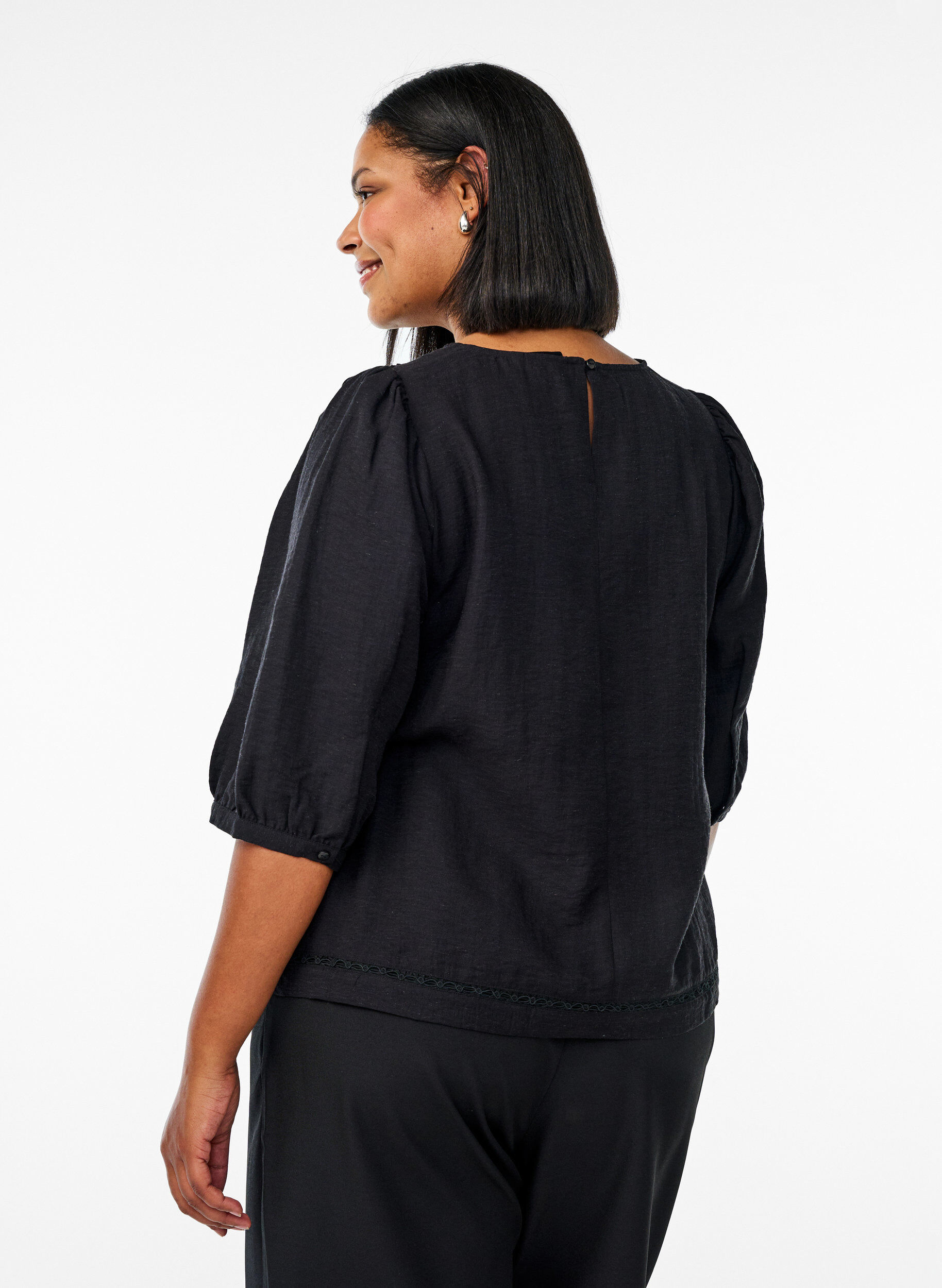 Zizzi Viscosemix blouse met linnen en geplooide schouders, Zwart, Model image number 2