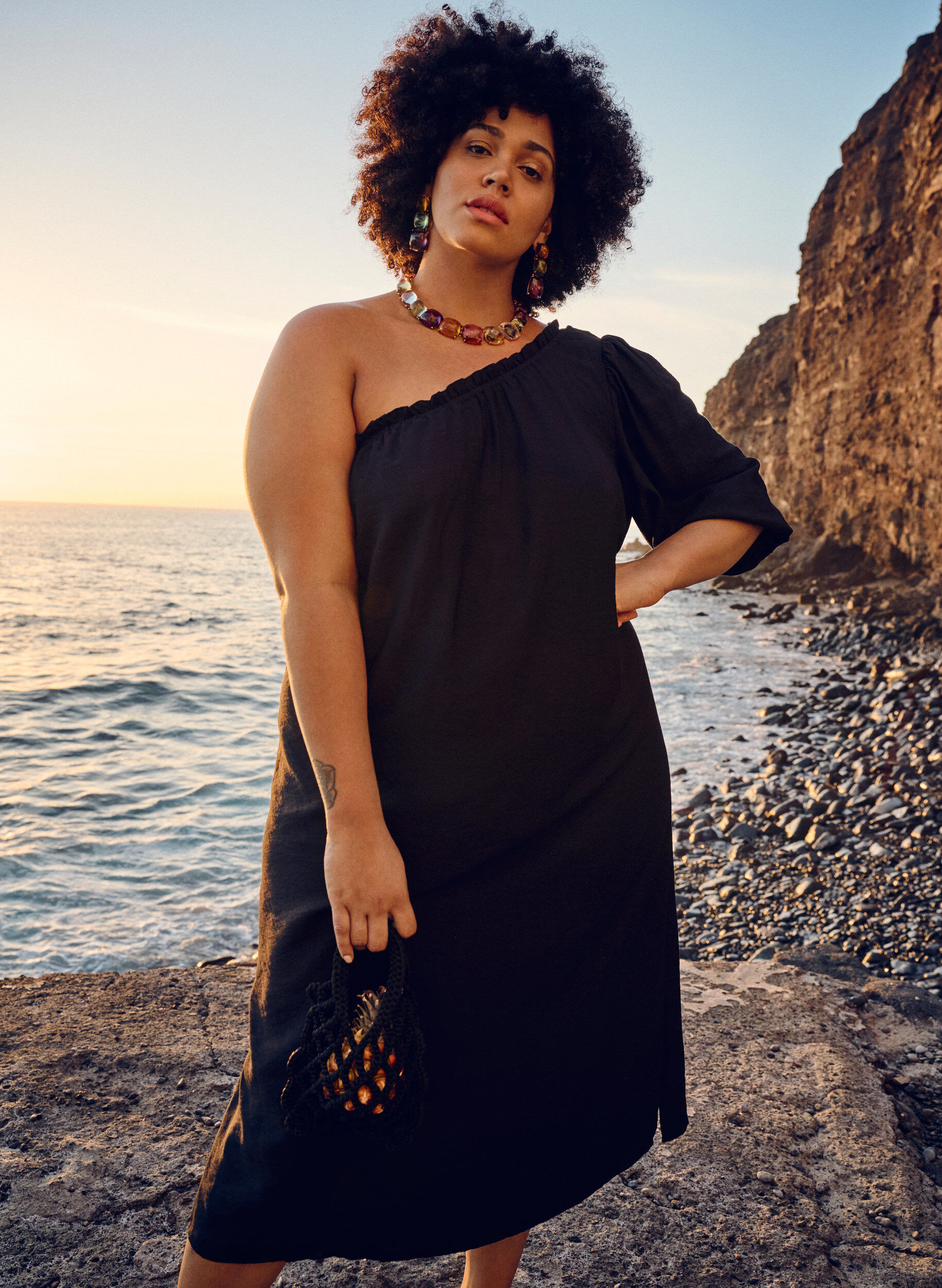 Zizzi One-shoulder jurk van viscose, Zwart, Image image number 0