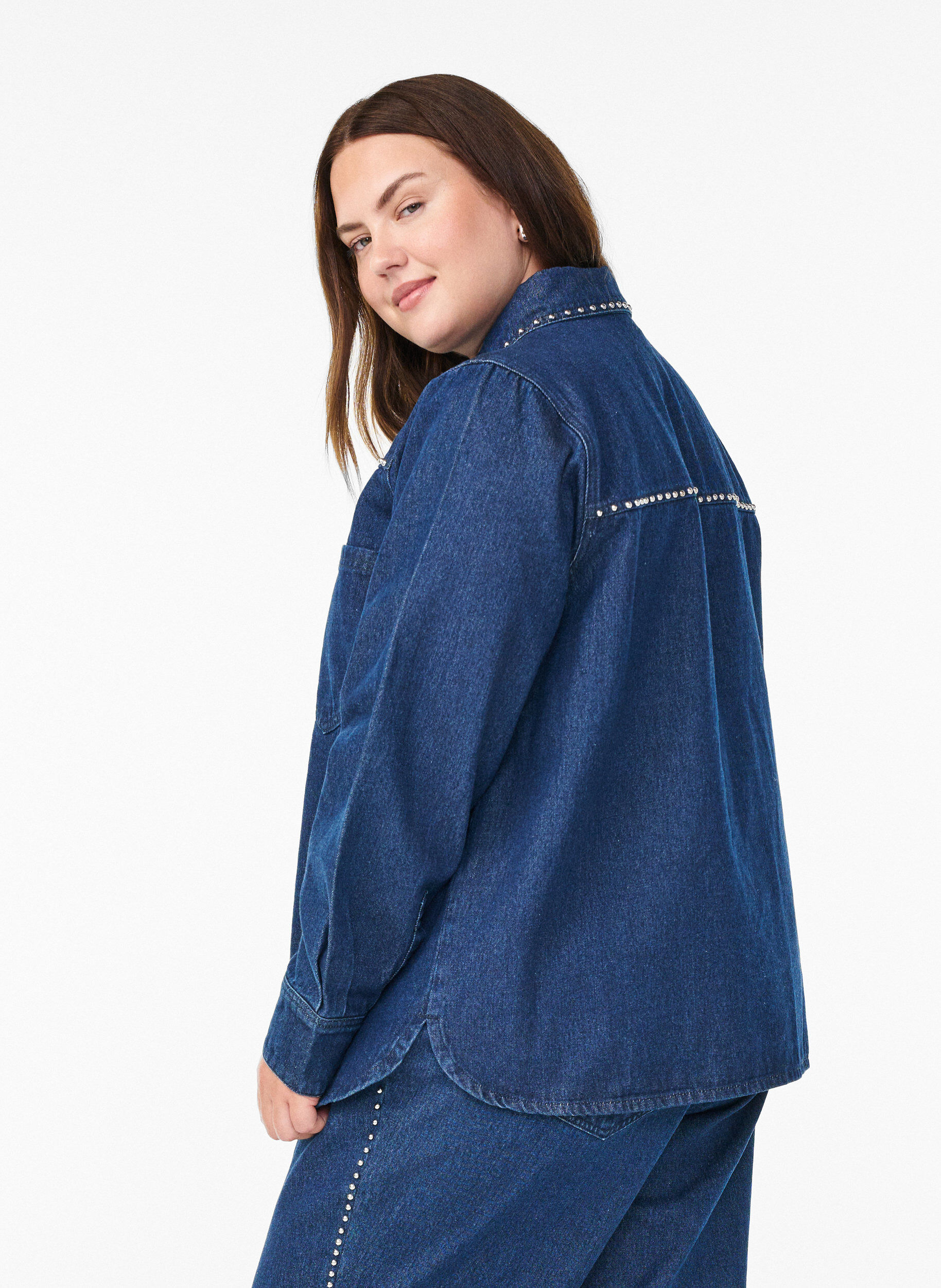 Zizzi Denimshirt met studs, Blauw, Model image number 2