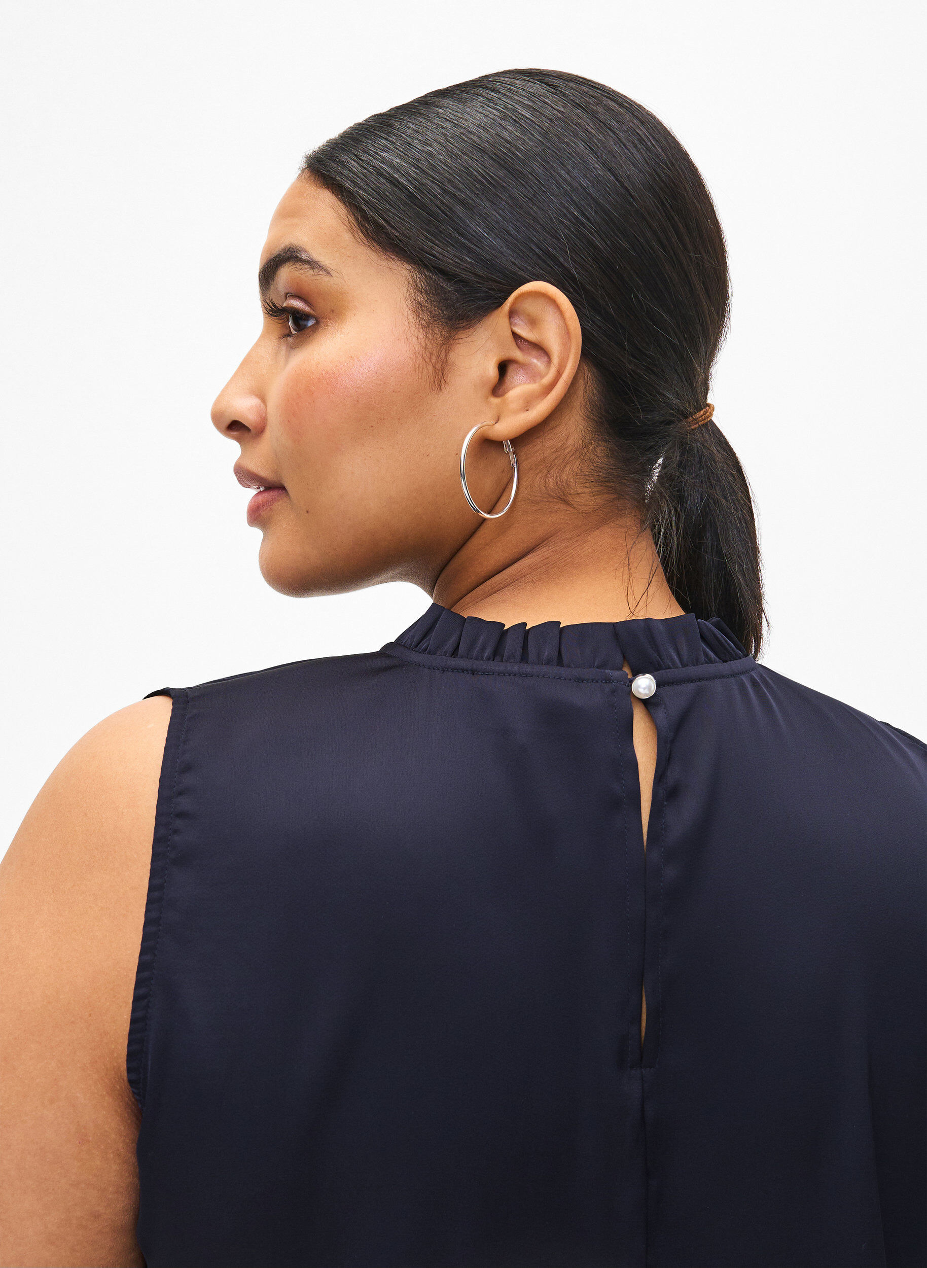 Zizzi Mouwloos feestelijk topje van satijn, Night Sky, Model image number 2