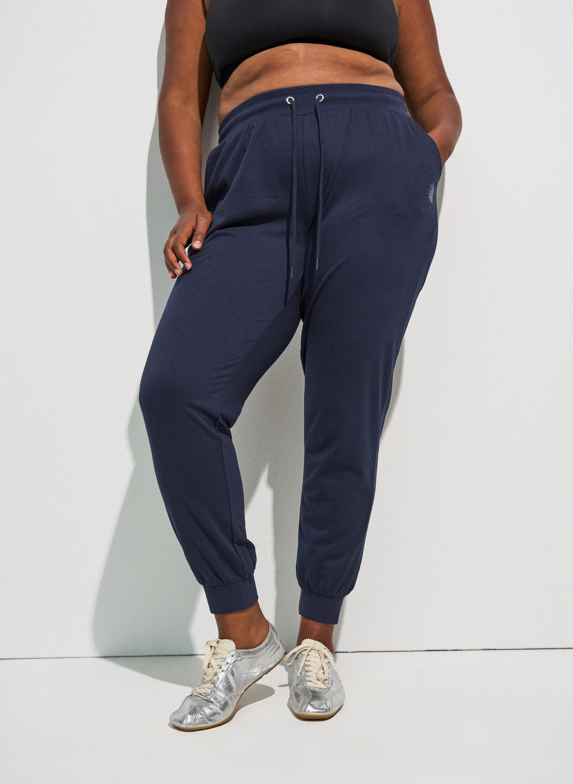 ZizziLosse trainingsbroek met zakken, Blauw, Model image number 0