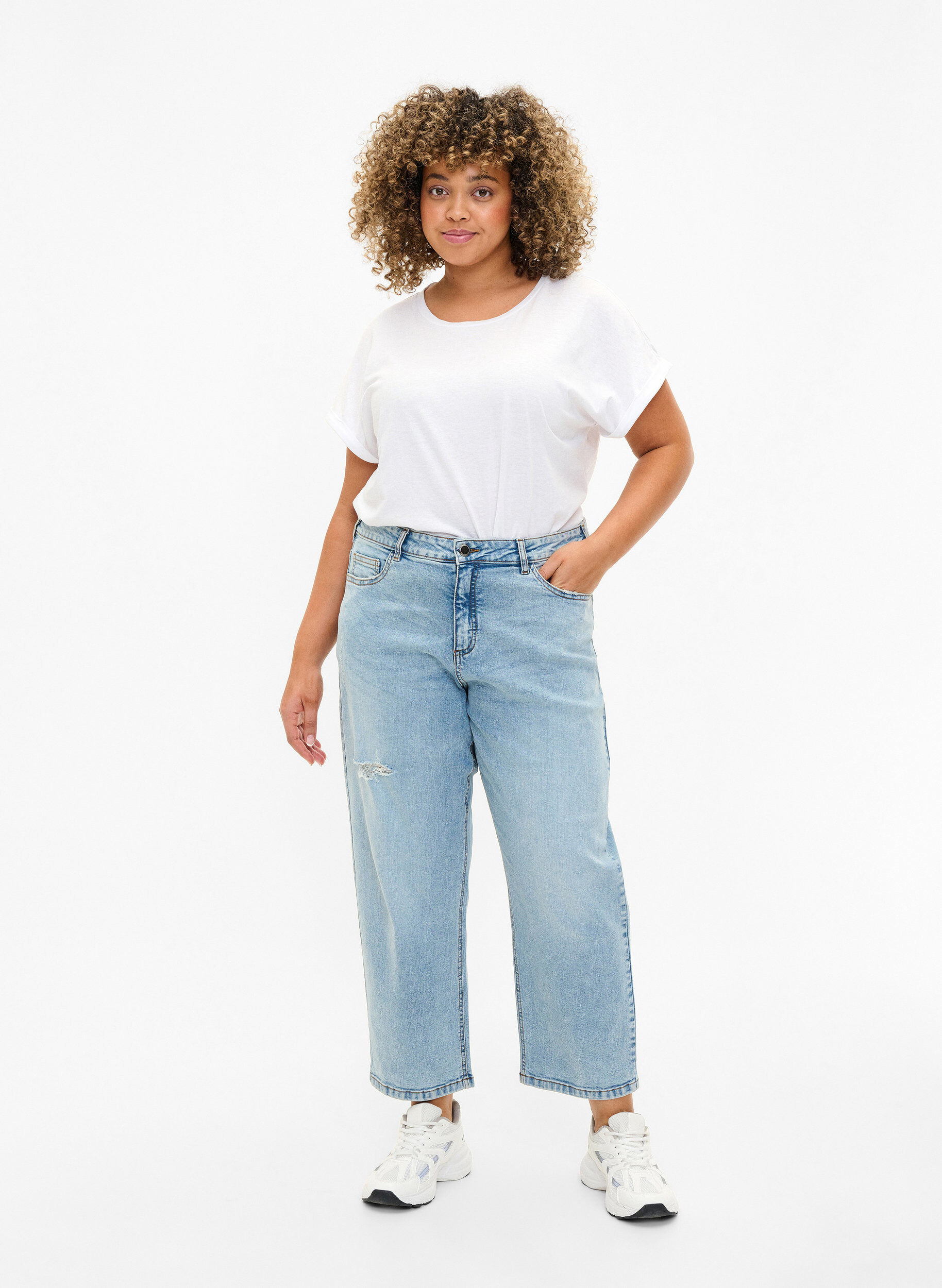 Zizzi Cropped Vera jeans met destroy details	, Blue Denim, Model image number 0