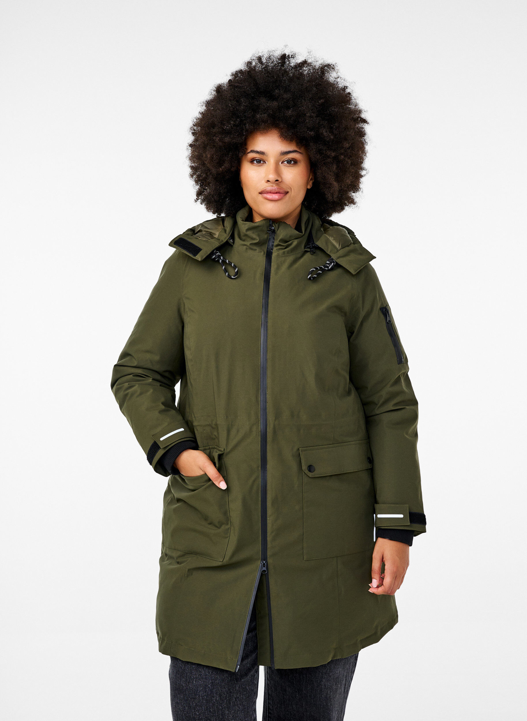 Zizzi Praktische winterjas met capuchon en zakken, Groen, Model image number 0