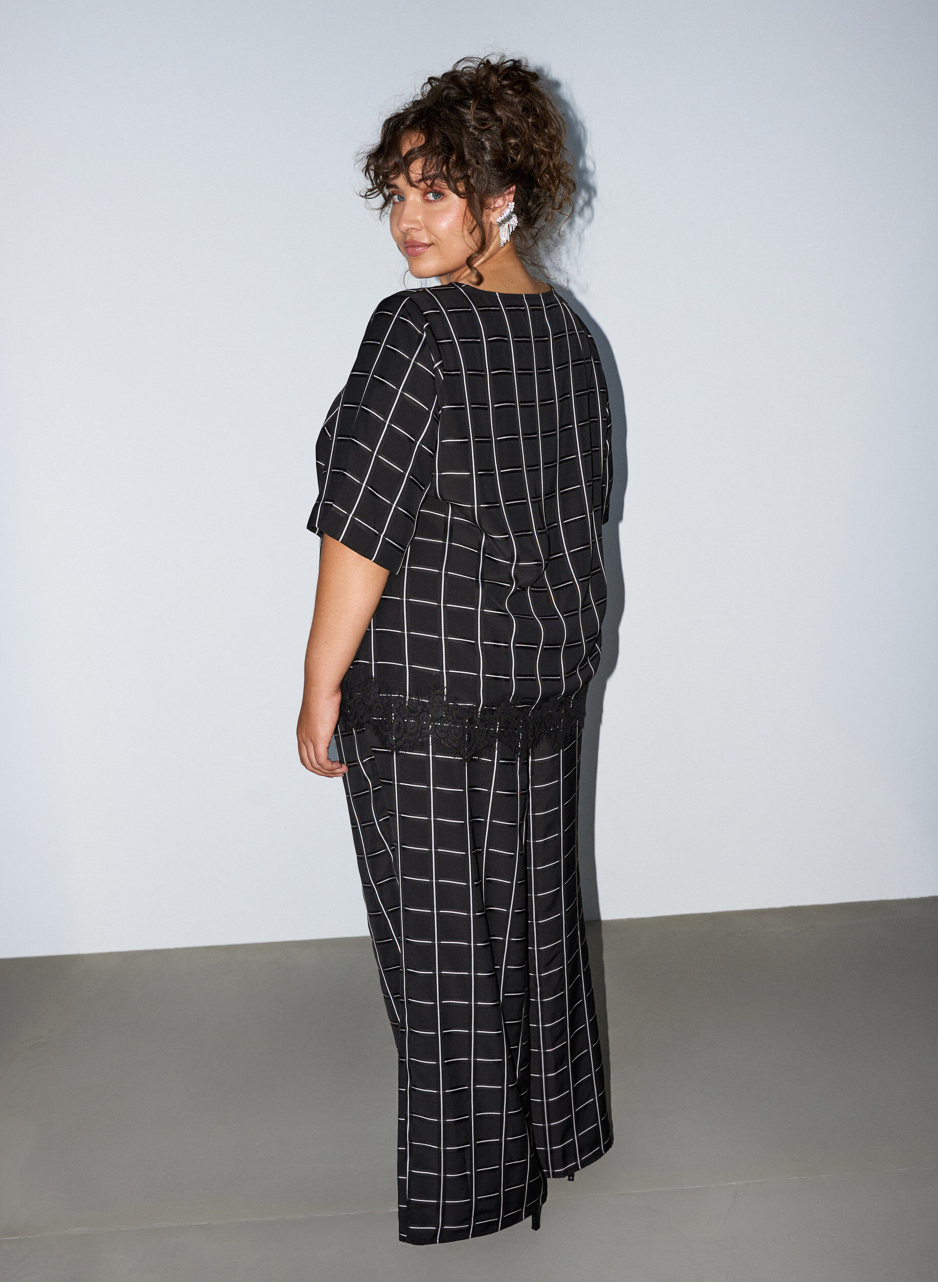 ZizziBlouse met ruitjes, kanten afwerking en ellebooglange mouwen, Zwart, Model image number 2