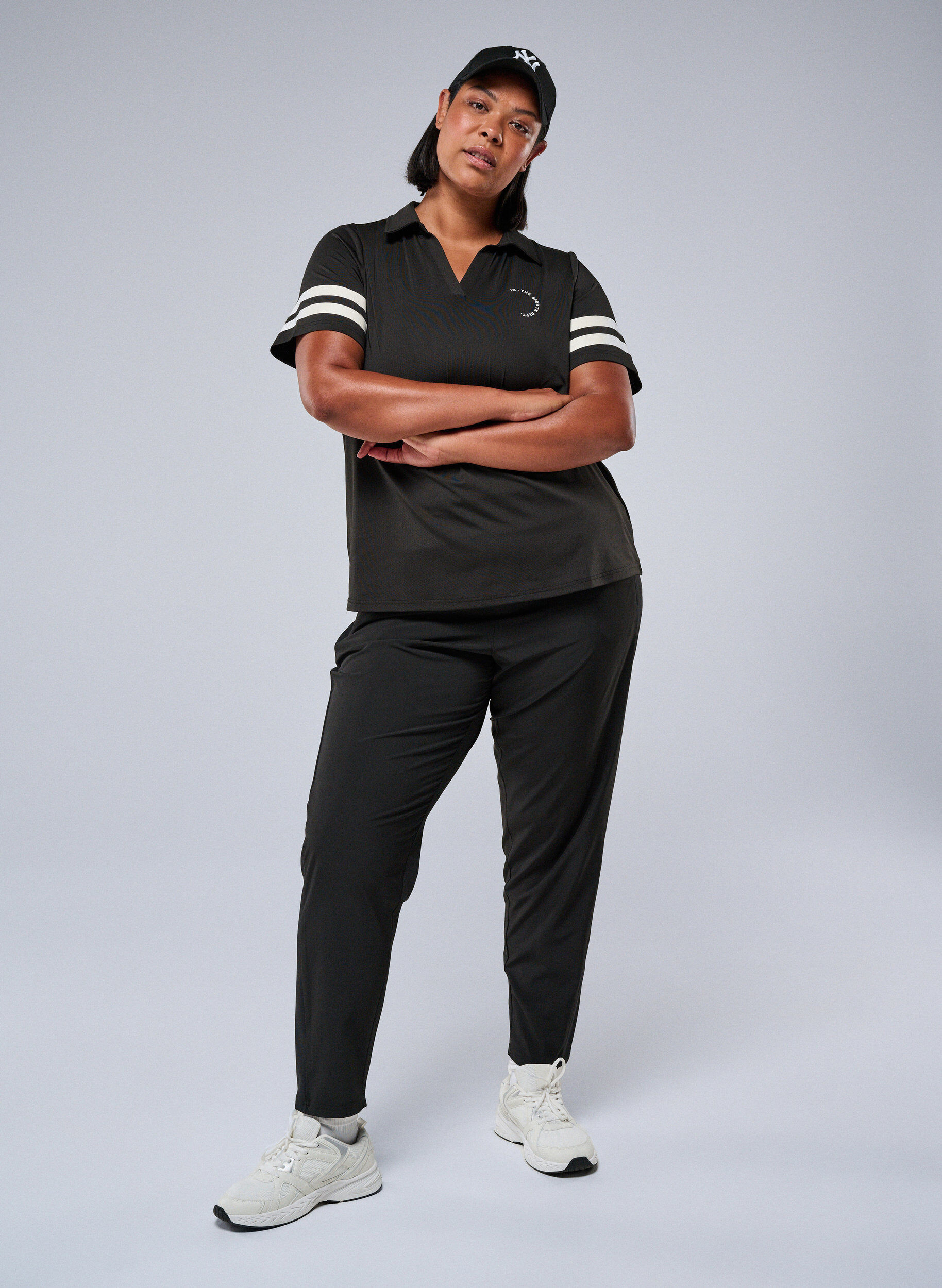 Zizzi Lichte trainingsbroek met zakken, Zwart, Image image number 0