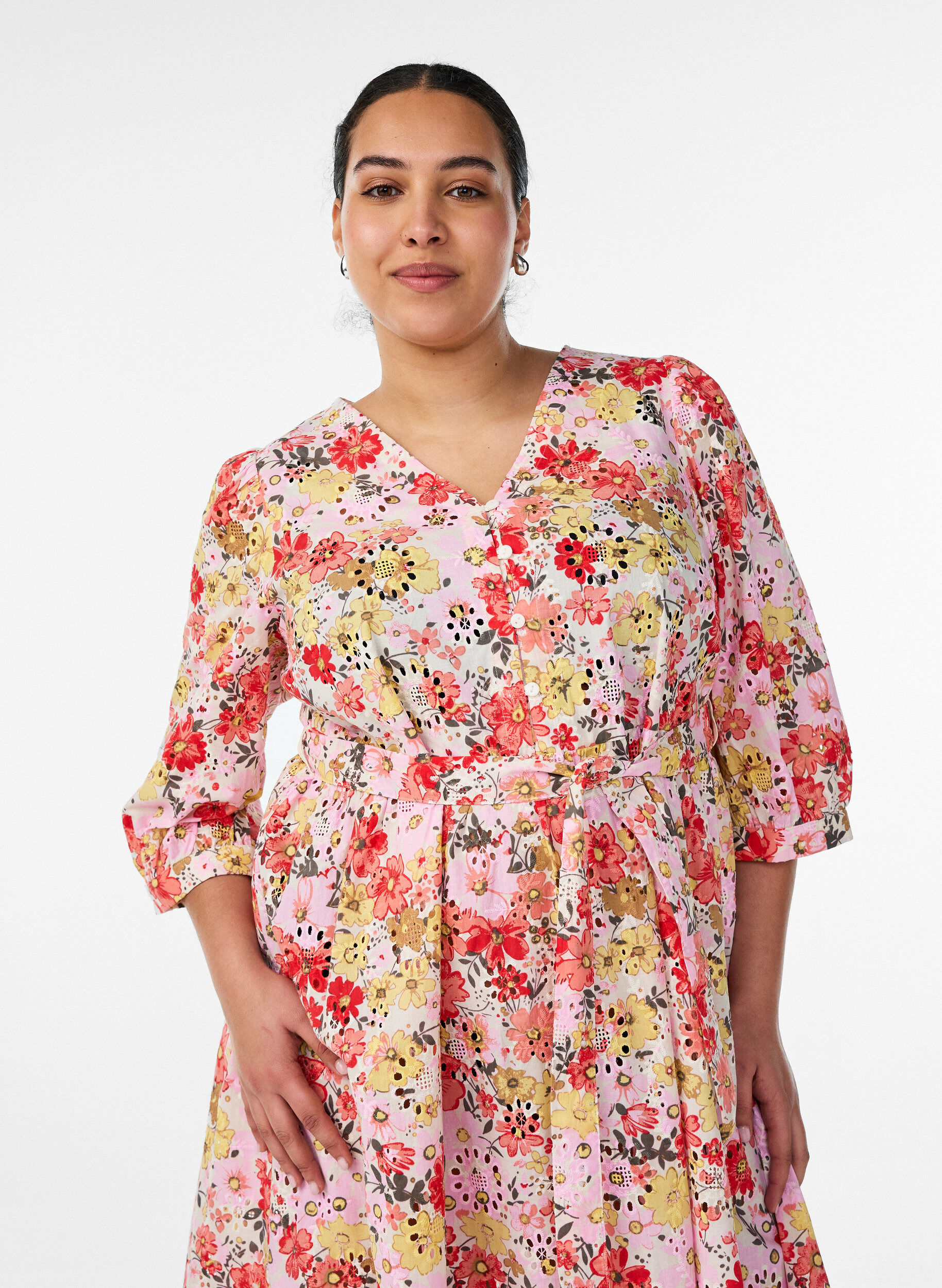 ZizziBloemen midi-jurk met broderie anglaise en een strikriem, Roze, Model image number 2