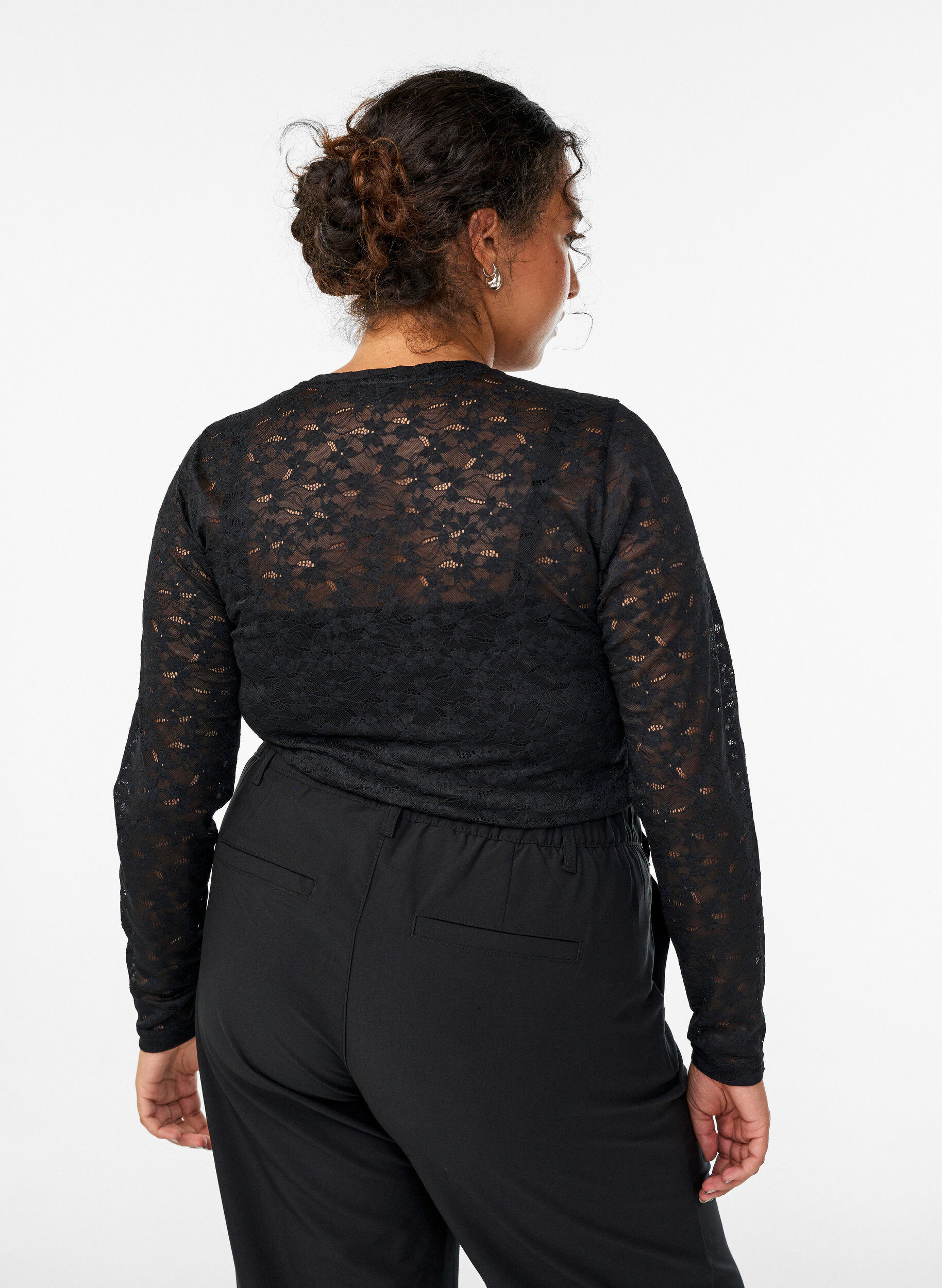 Zizzi Kanten blouse met ronde hals en strakke pasvorm, Zwart, Model image number 2