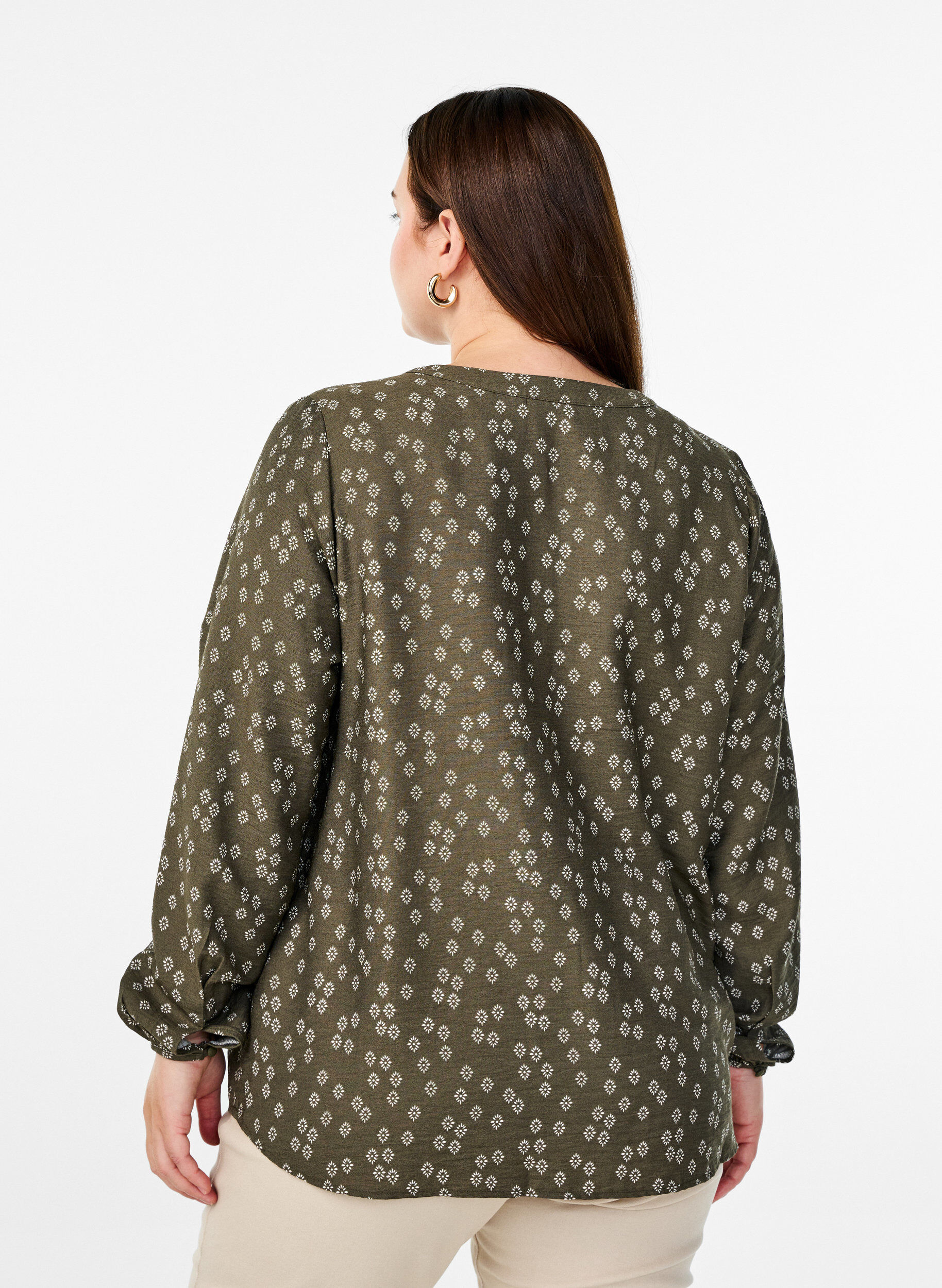 Zizzi Blouse met lange mouwen met patroon en knopen, Groen, Model image number 2