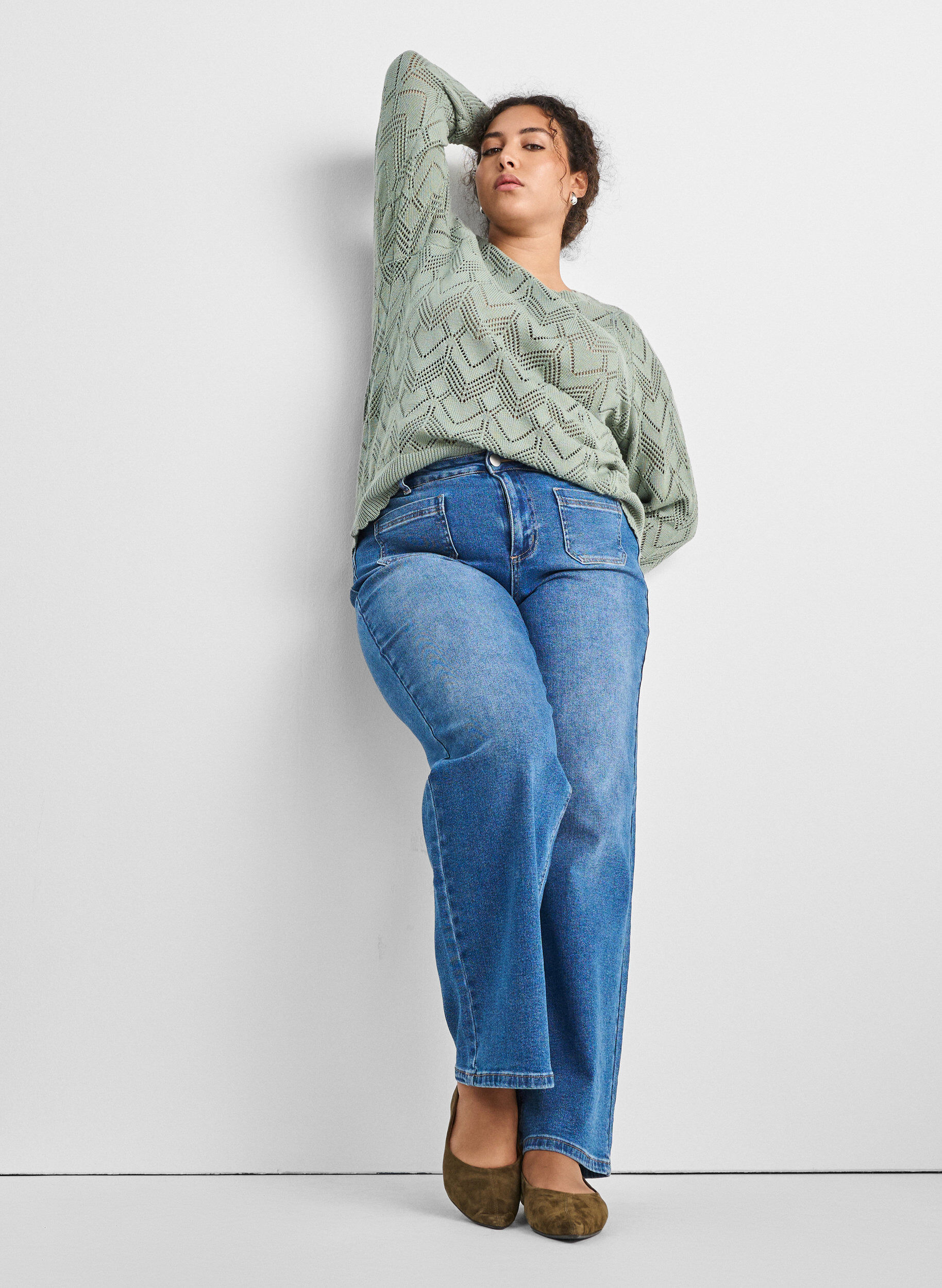 Zizzi Gebreide blouse met patroon, golvende rand en ronde hals, Groen, Model image number 3