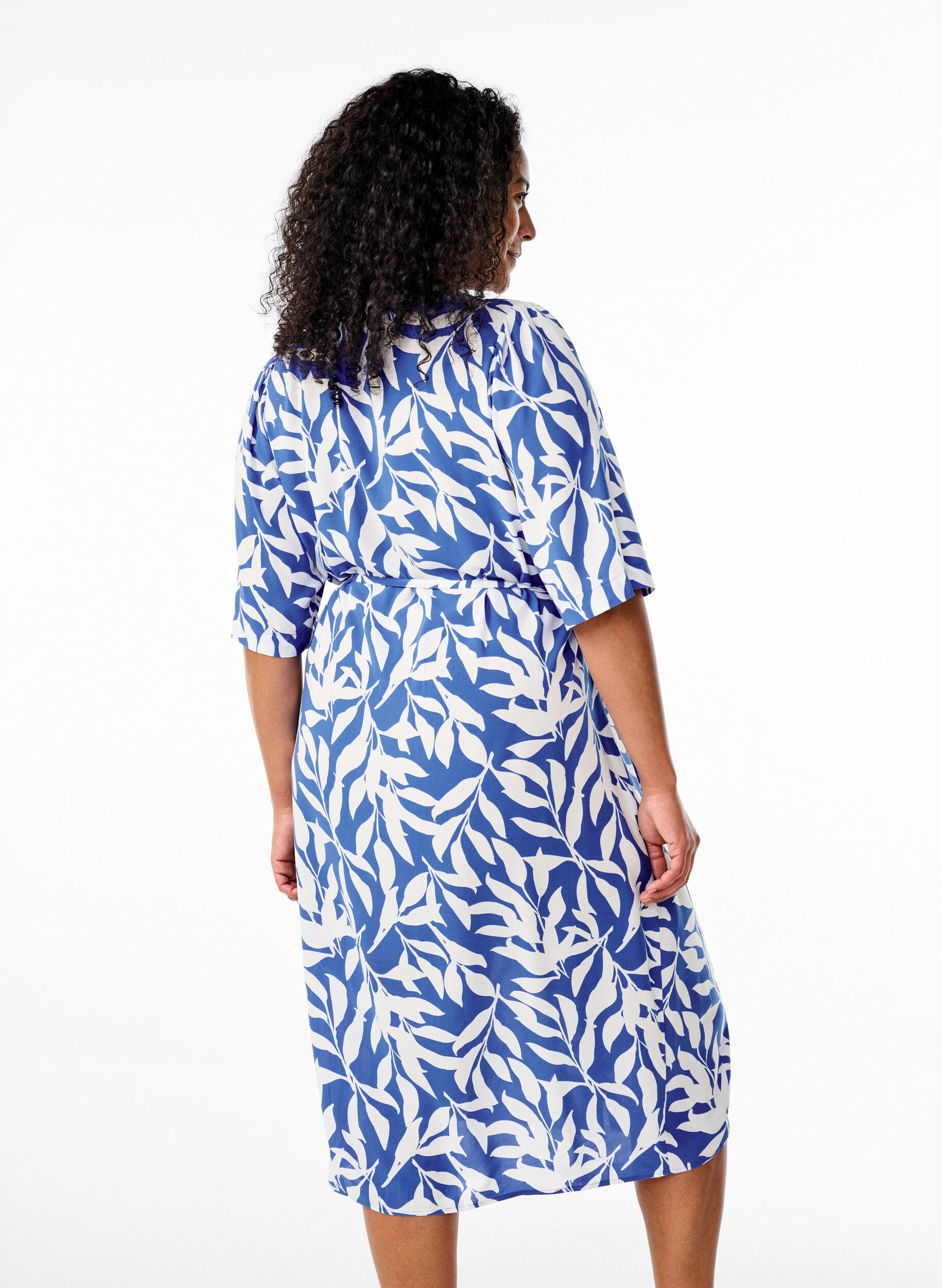 Zizzi FLASH - Jurk met print en strikceintuur, Blauw, Model image number 2