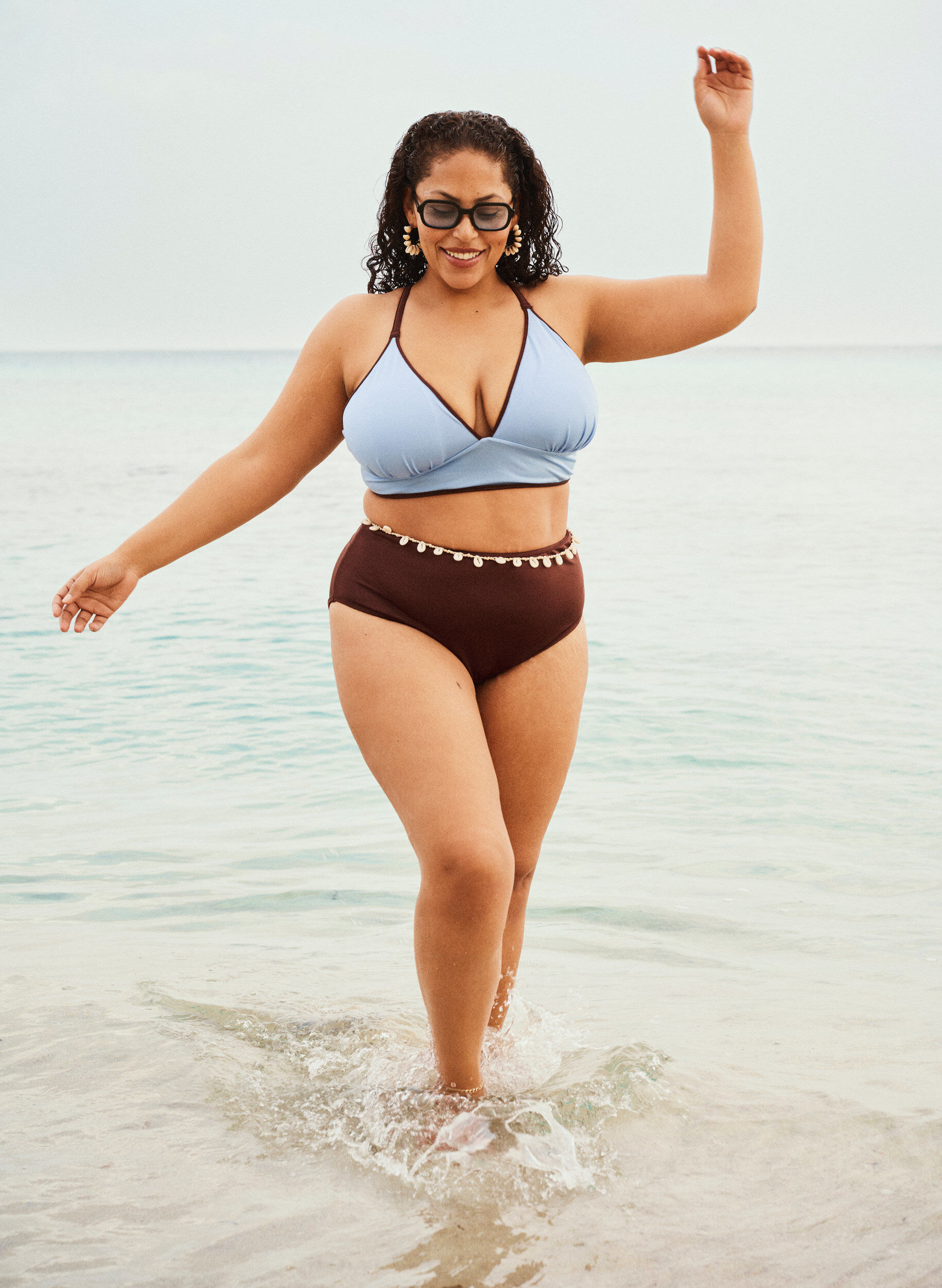 Zizzi Omkeerbare bikinibroekjes met normale taille, Bruin, Image image number 0