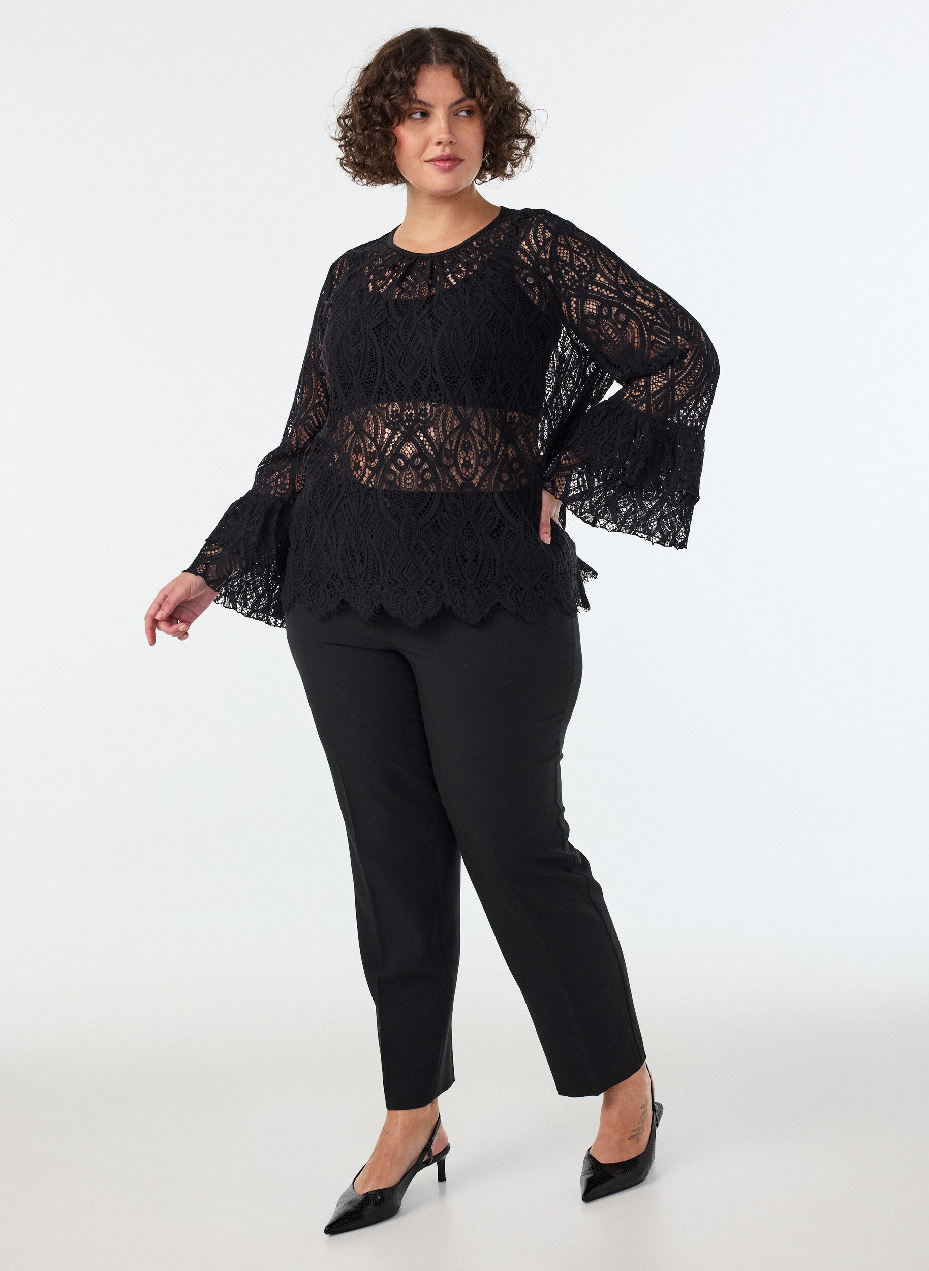 ZizziKanten blouse met lange trompetmouwen en ruches, Zwart, Model image number 1