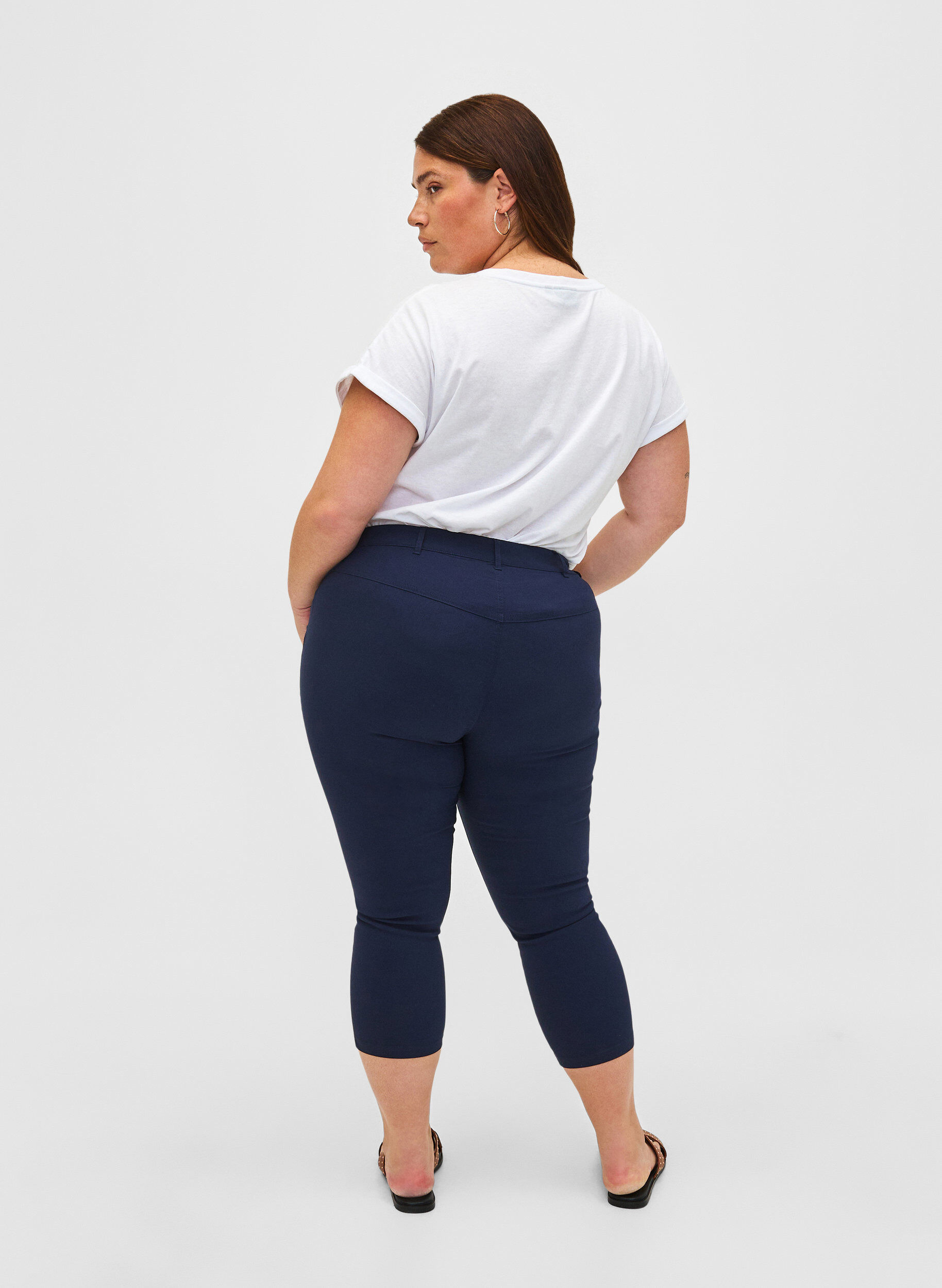 Zizzi Nauwsluitende capri broek in viscosemix, Blauw, Model image number 1