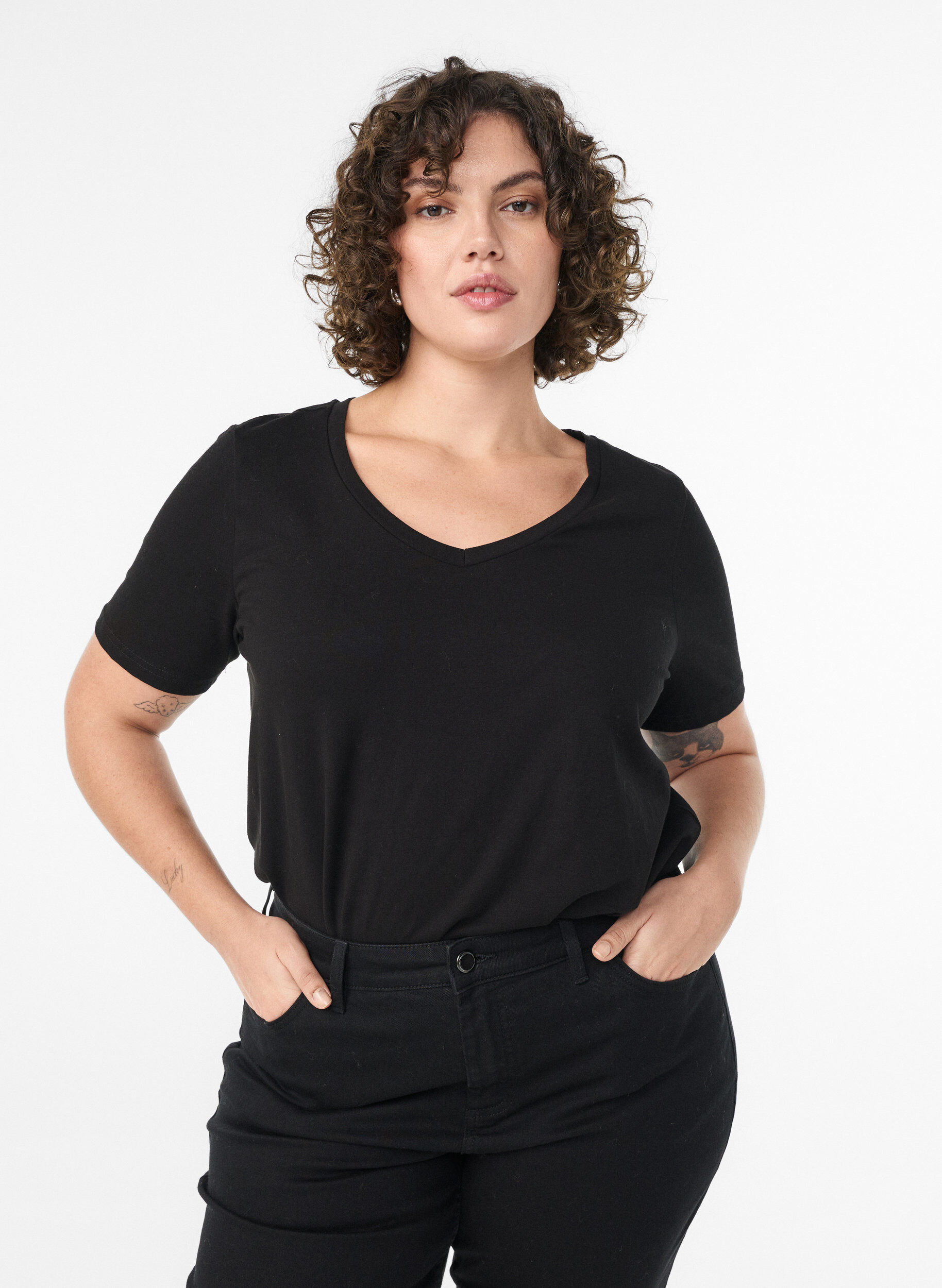 Zizzi Basic t-shirt in effen kleur met katoen, Zwart, Model image number 0
