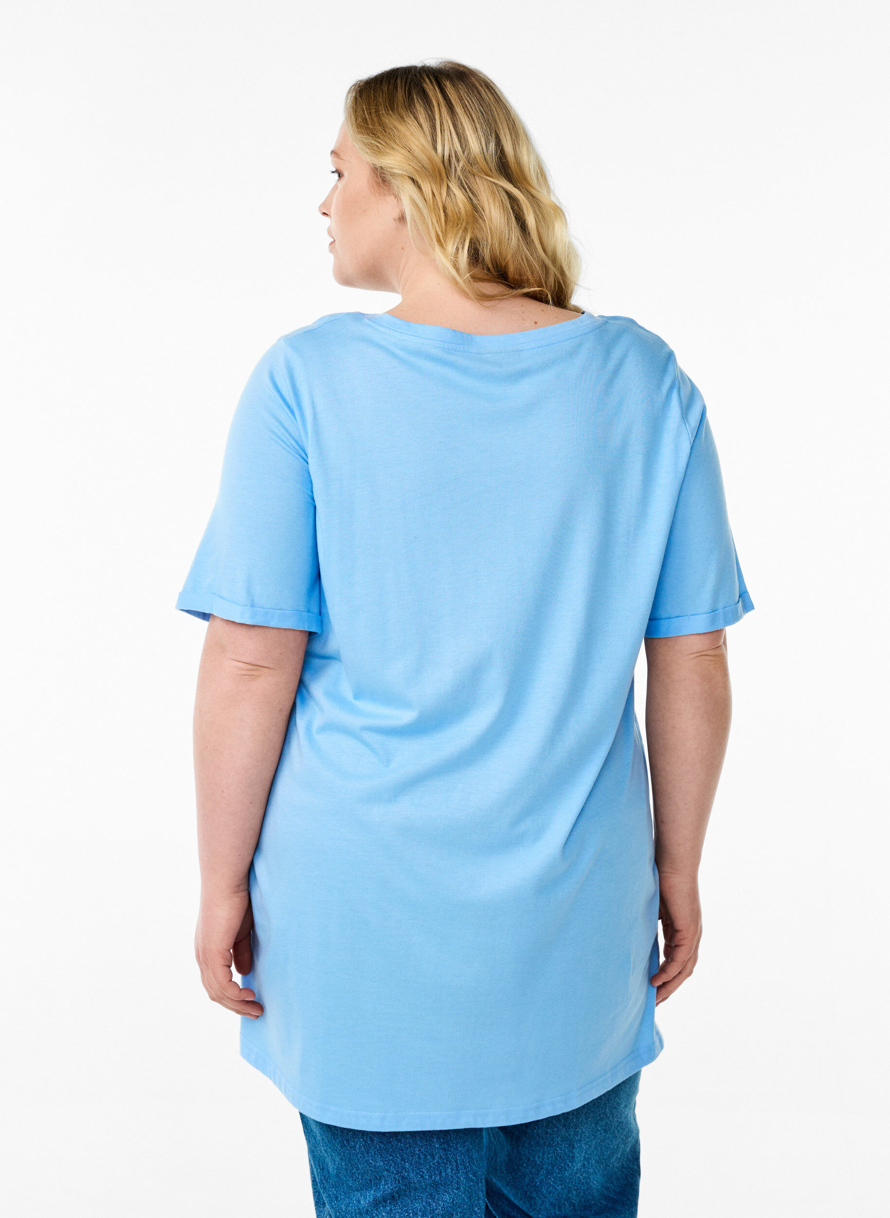 Zizzi Enkelkleurig oversized T-shirt met V-hals, Blauw, Model image number 2