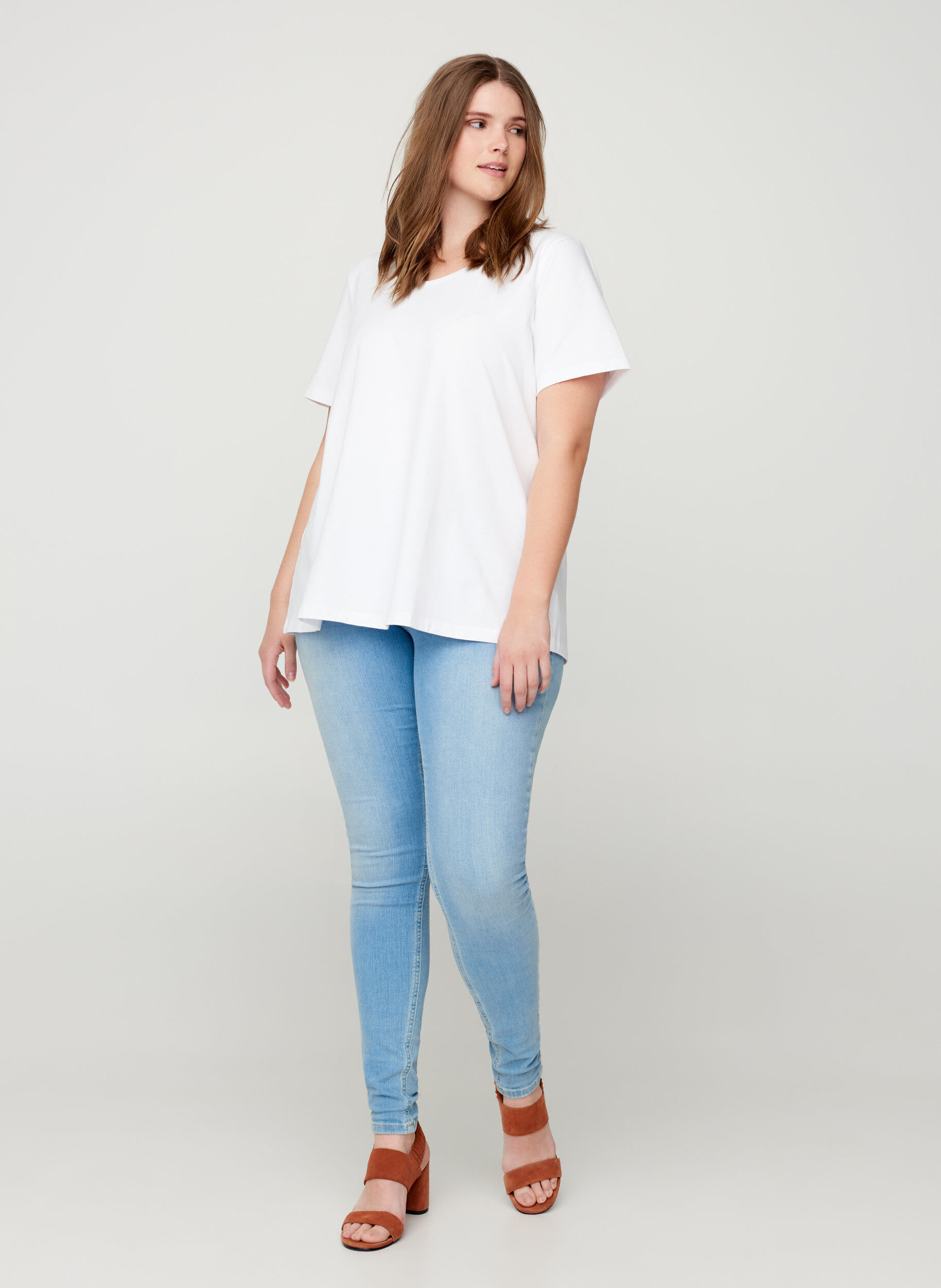 Zizzi Basic t-shirt, Wit, Model image number 1