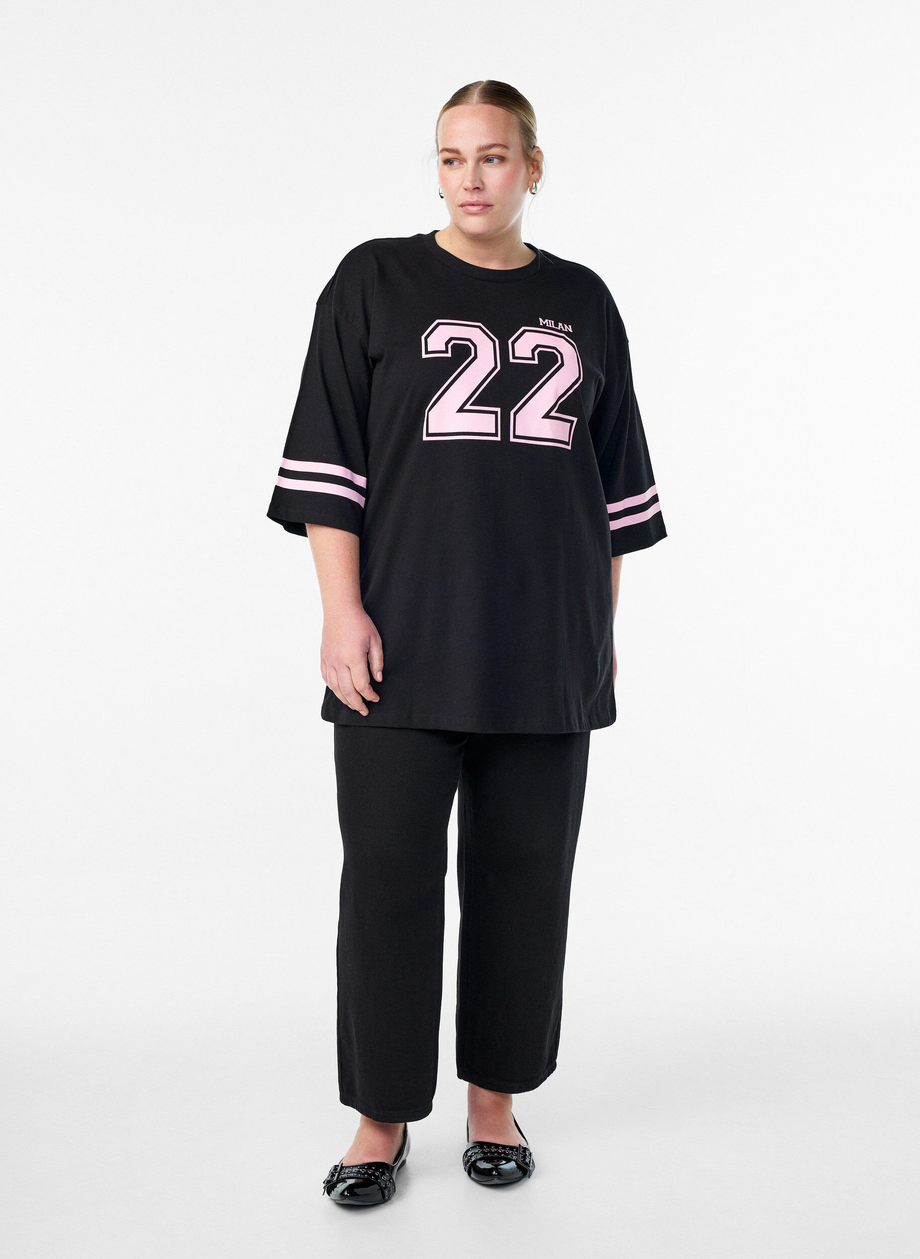 Zizzi Oversized college T-shirt met 3/4 mouwen, Zwart, Model image number 1